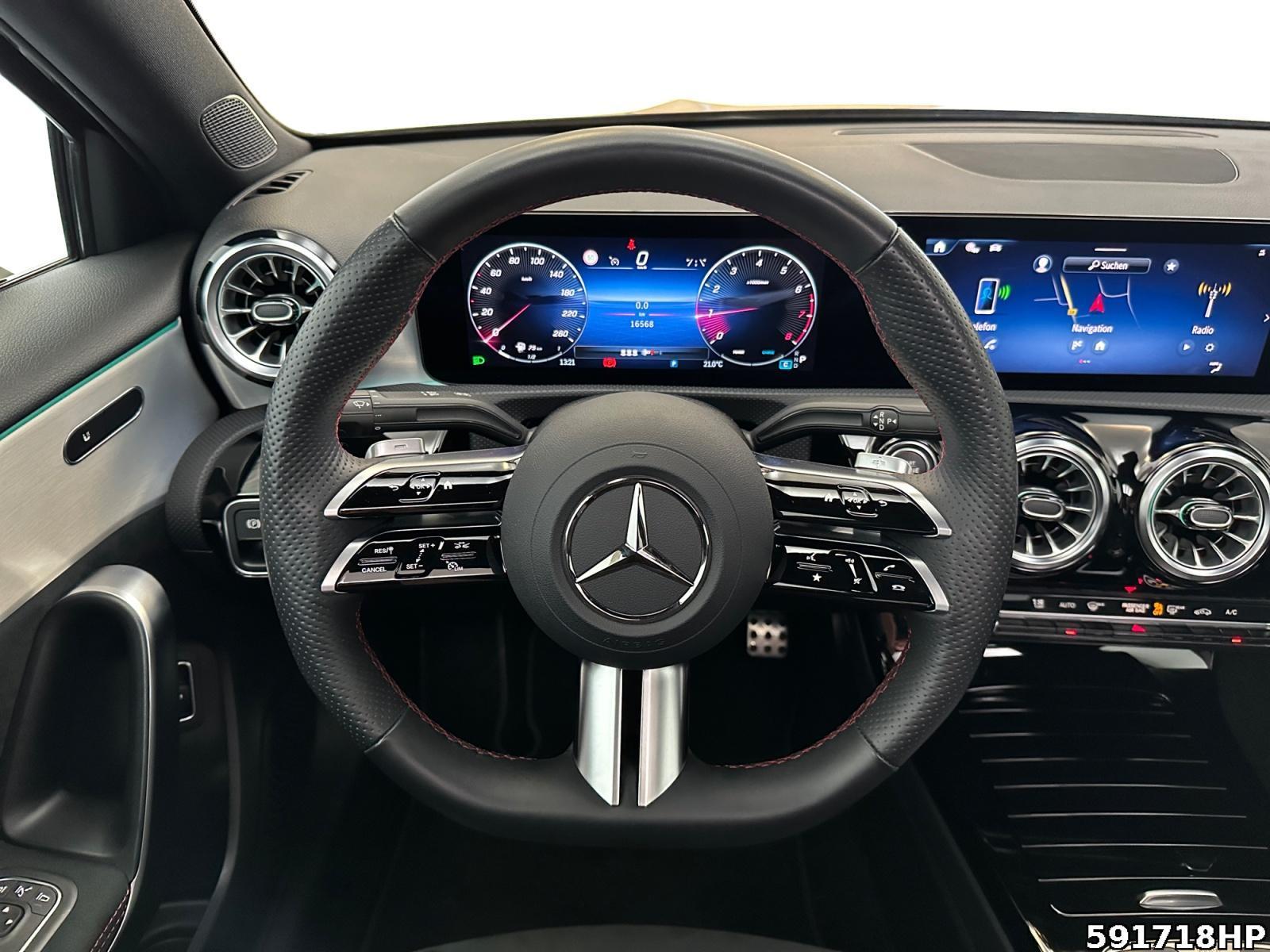 Fahrzeugabbildung Mercedes-Benz A 180 Limousine AMG Night Pano MULTIBEAM 360°