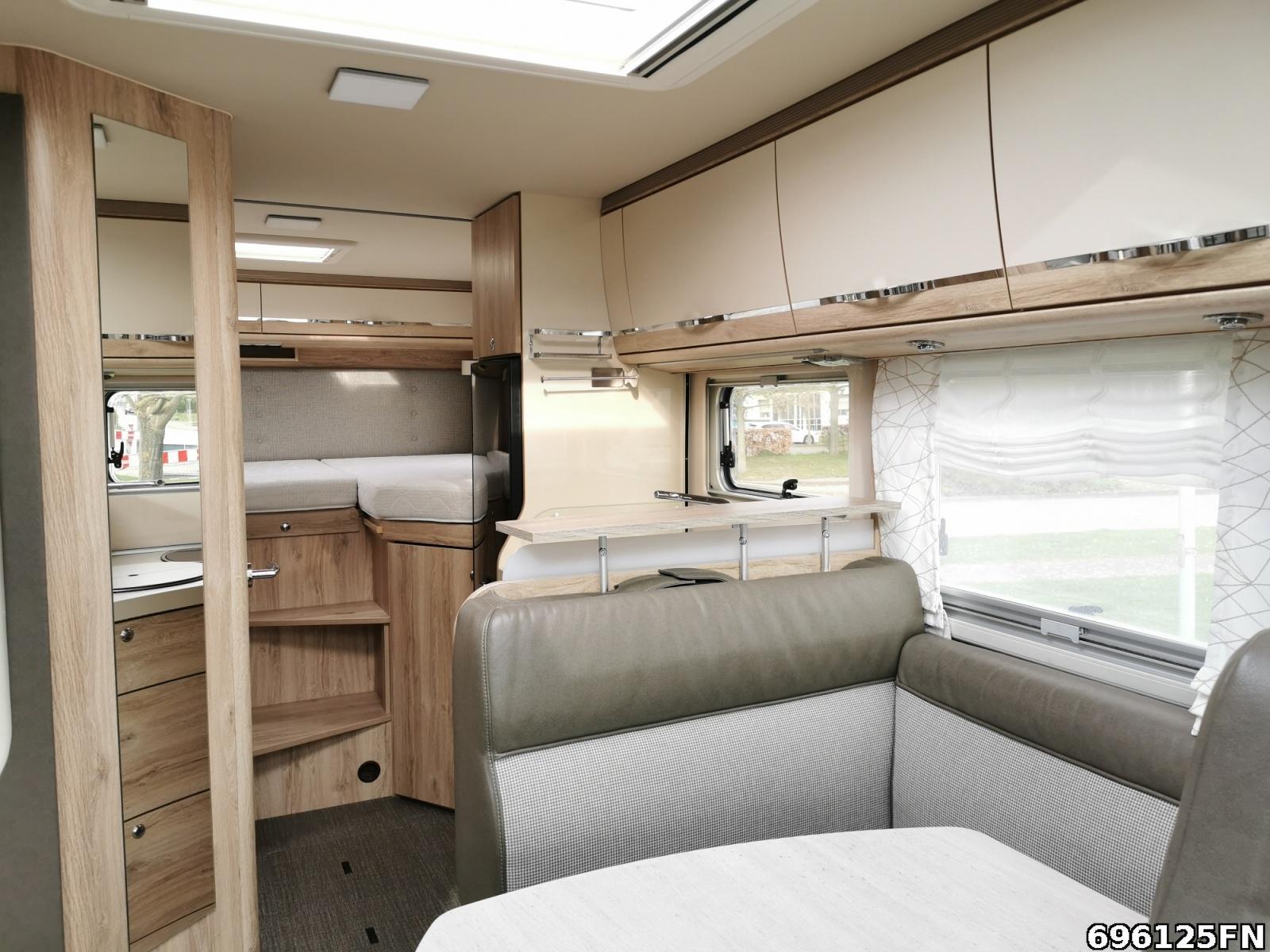 Fahrzeugabbildung Eura Mobil Profila T 695 EB 3,5t Anhängerkupplung Sat TV