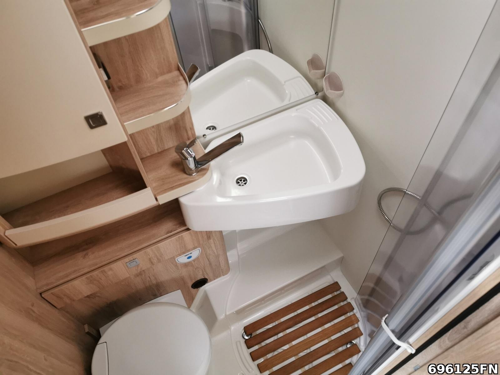 Fahrzeugabbildung Eura Mobil Profila T 695 EB 3,5t Anhängerkupplung Sat TV