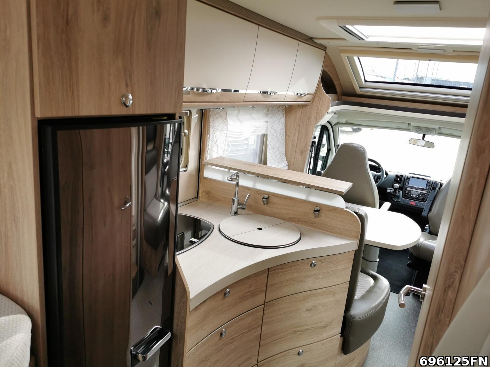 Fahrzeugabbildung Eura Mobil Profila T 695 EB 3,5t Anhängerkupplung Sat TV