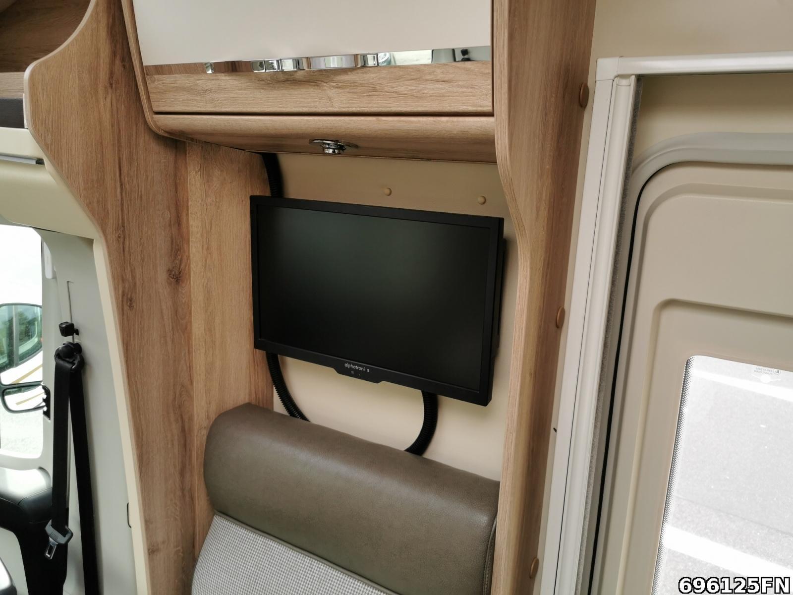 Fahrzeugabbildung Eura Mobil Profila T 695 EB 3,5t Anhängerkupplung Sat TV