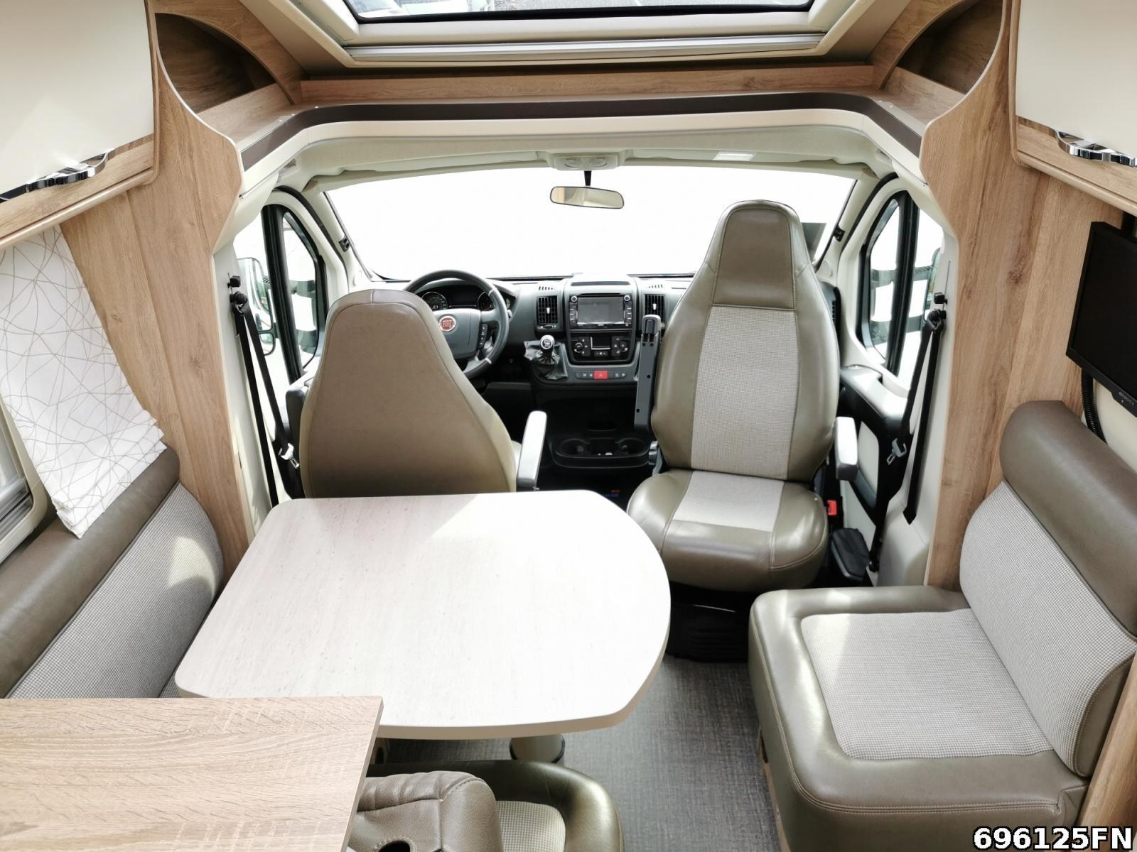 Fahrzeugabbildung Eura Mobil Profila T 695 EB 3,5t Anhängerkupplung Sat TV