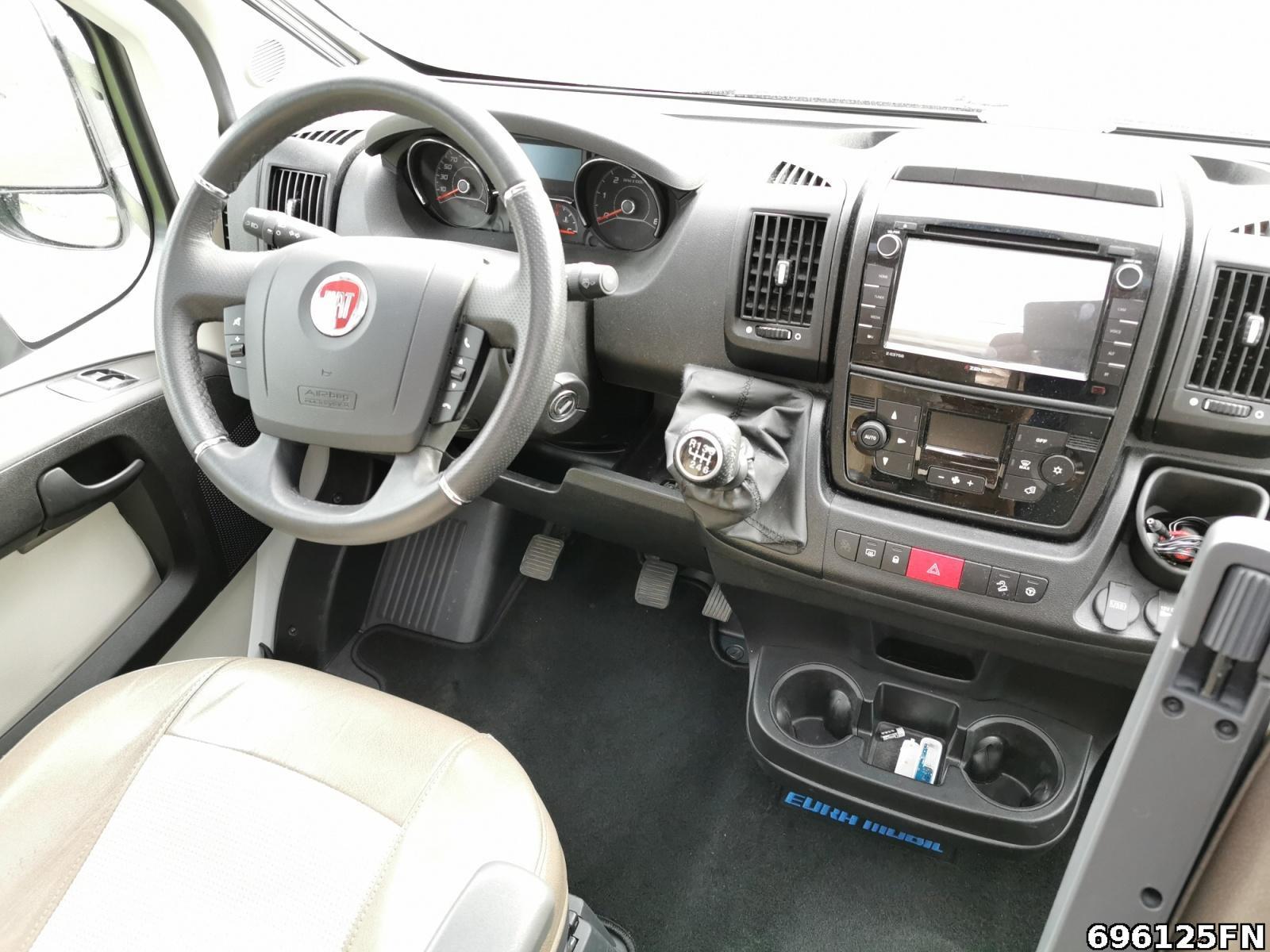 Fahrzeugabbildung Eura Mobil Profila T 695 EB 3,5t Anhängerkupplung Sat TV