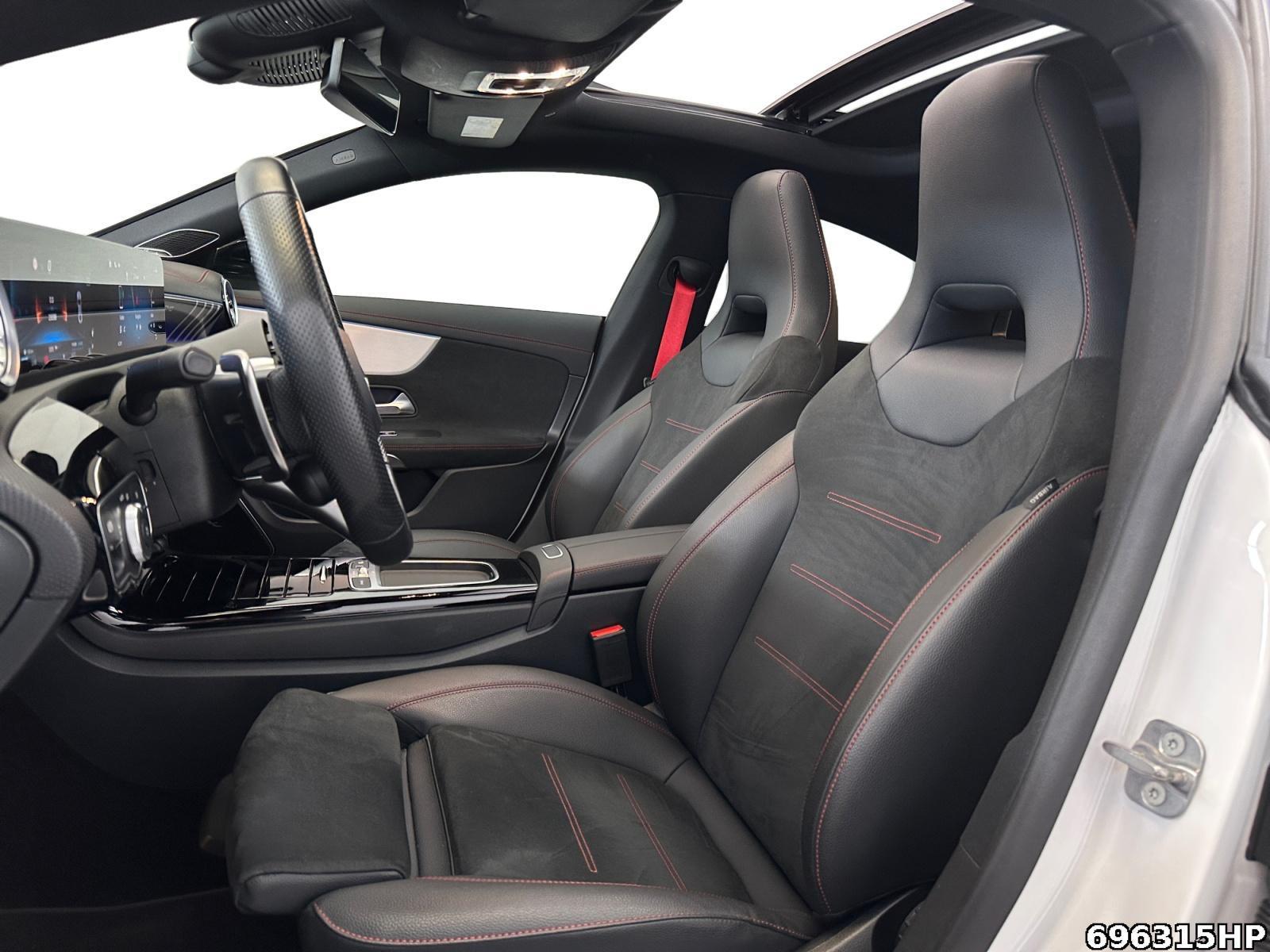 Fahrzeugabbildung Mercedes-Benz CLA 35 AMG 4M Aero+ Night Pano Night BURMESTER