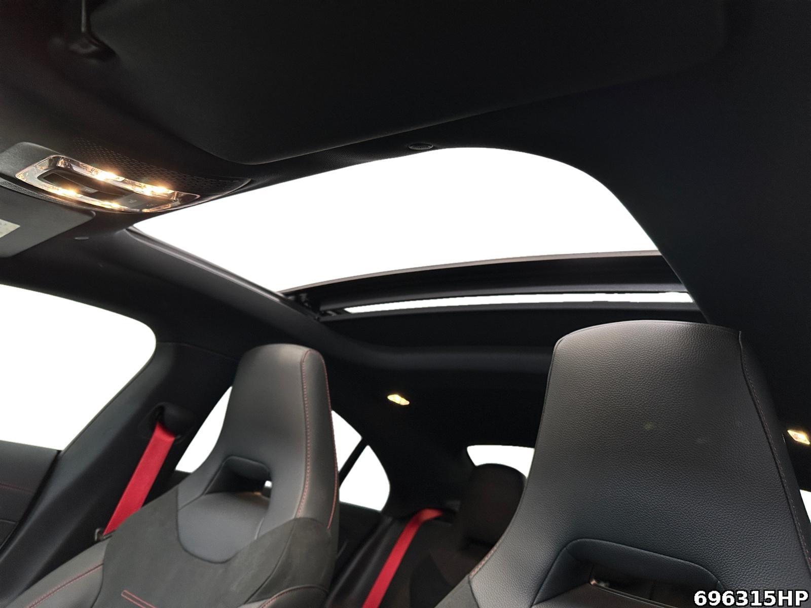 Fahrzeugabbildung Mercedes-Benz CLA 35 AMG 4M Aero+ Night Pano Night BURMESTER