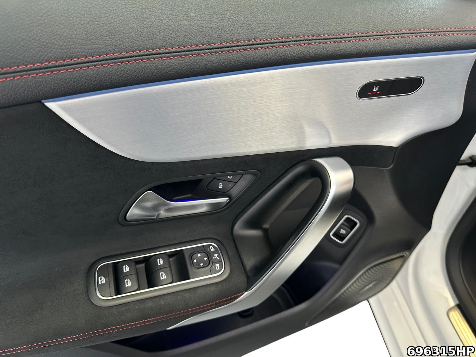 Fahrzeugabbildung Mercedes-Benz CLA 35 AMG 4M Aero+ Night Pano Night BURMESTER