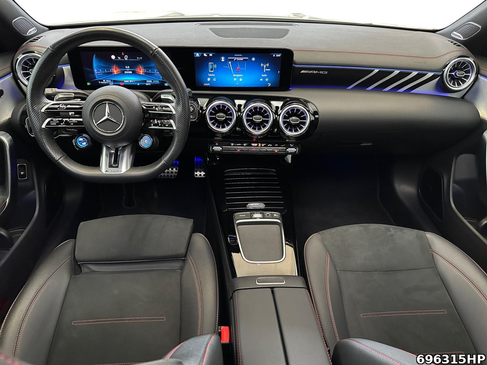 Fahrzeugabbildung Mercedes-Benz CLA 35 AMG 4M Aero+ Night Pano Night BURMESTER