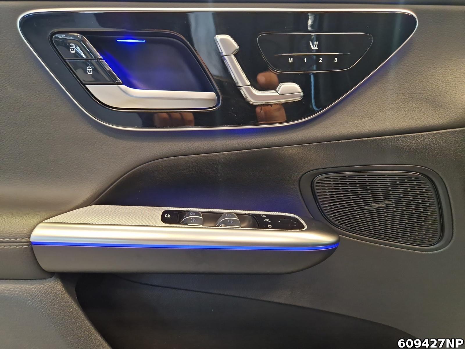 Fahrzeugabbildung Mercedes-Benz GLC 300 4M AMG DigitalLight Pano AHK Night Memo