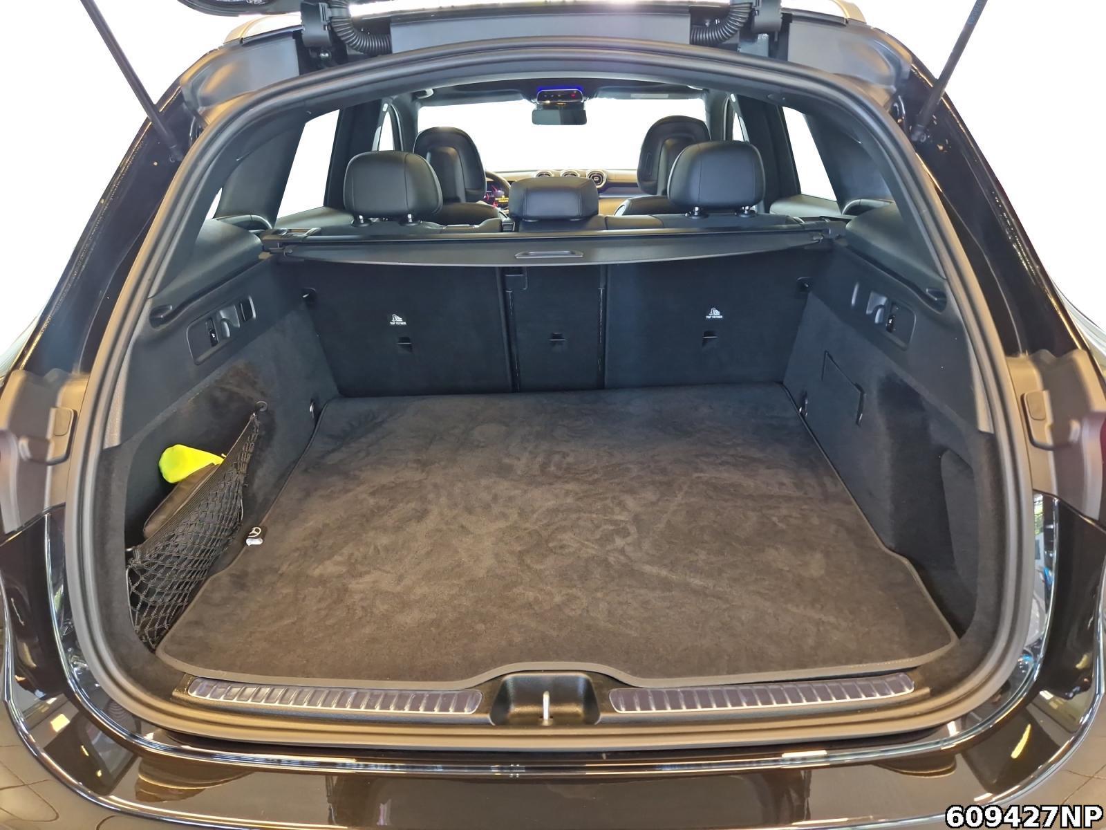 Fahrzeugabbildung Mercedes-Benz GLC 300 4M AMG DigitalLight Pano AHK Night Memo