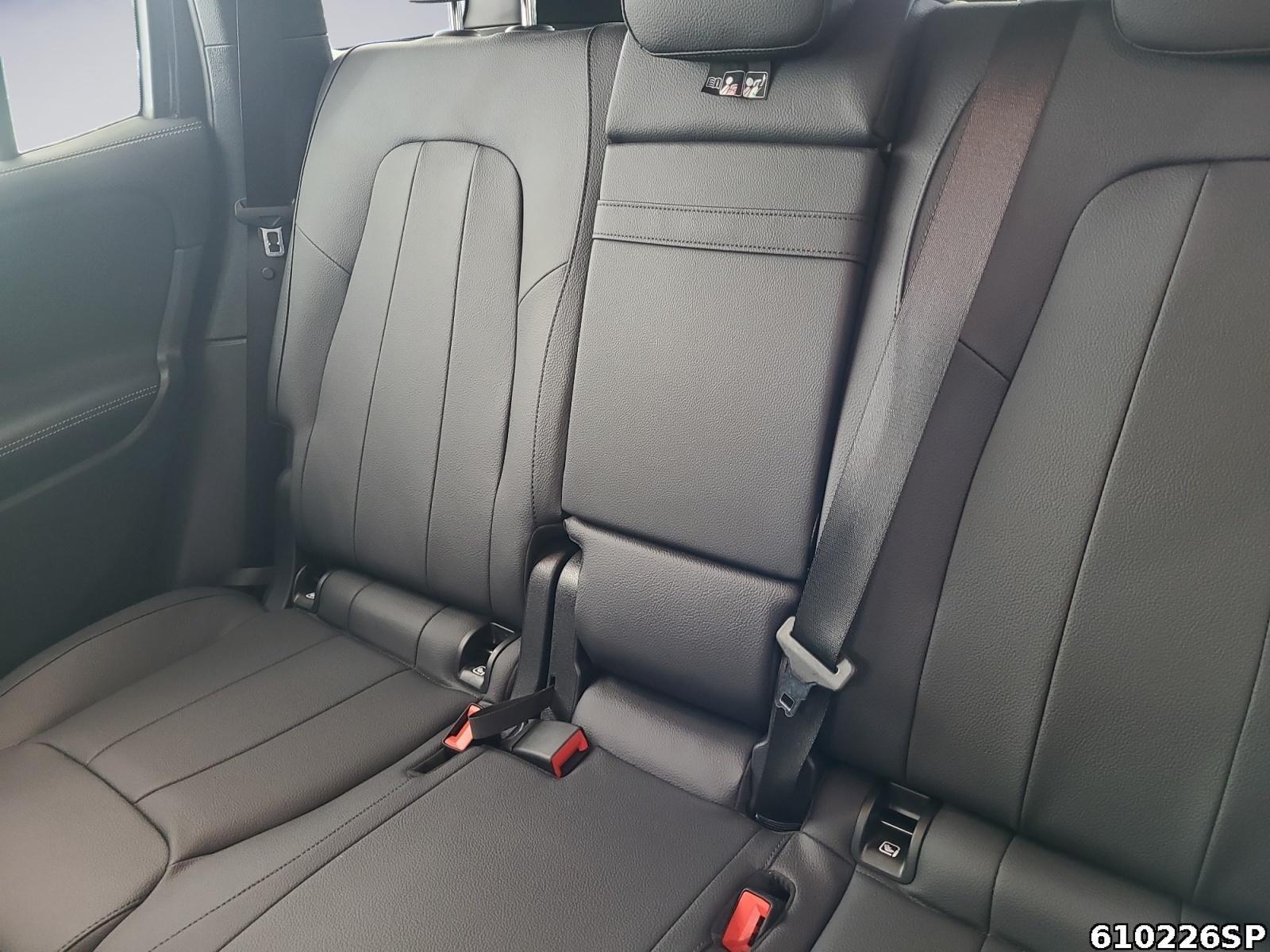 Fahrzeugabbildung Mercedes-Benz GLB 200 Progressive AHK Distronic Kamera Keyless