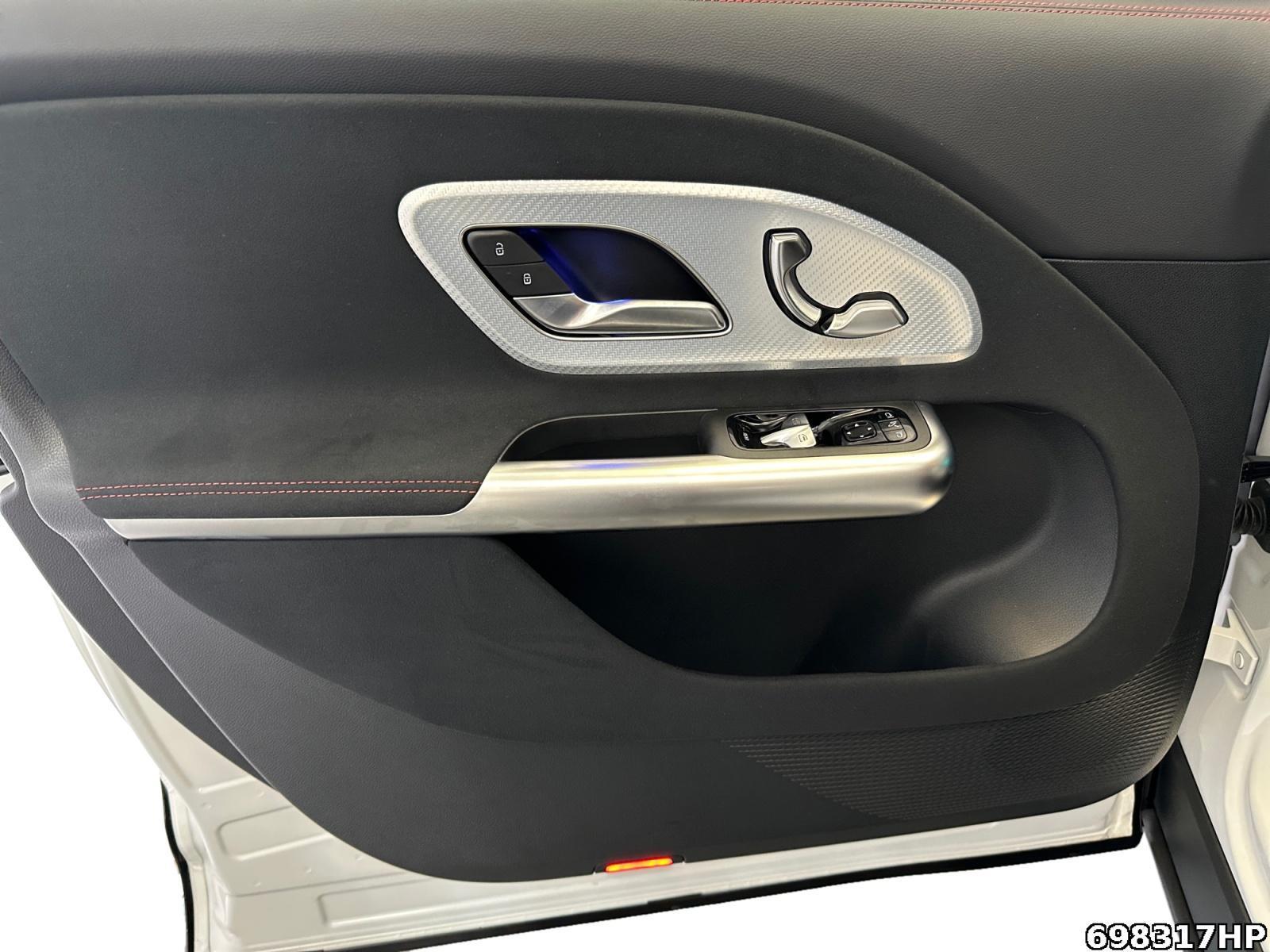 Fahrzeugabbildung Mercedes-Benz GLB 200 +AMG+NIGHT+AHK+SUPERSCREEN+MEMORY+PREM+