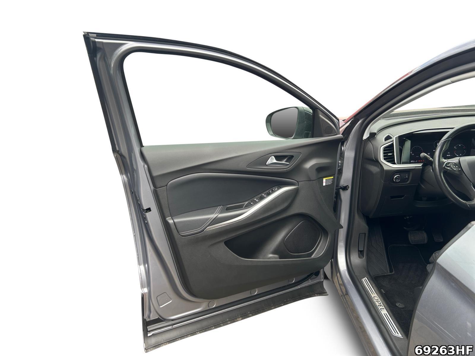 Fahrzeugabbildung Opel Grandland X 1.2 Turbo Ultimate (EURO 6d)