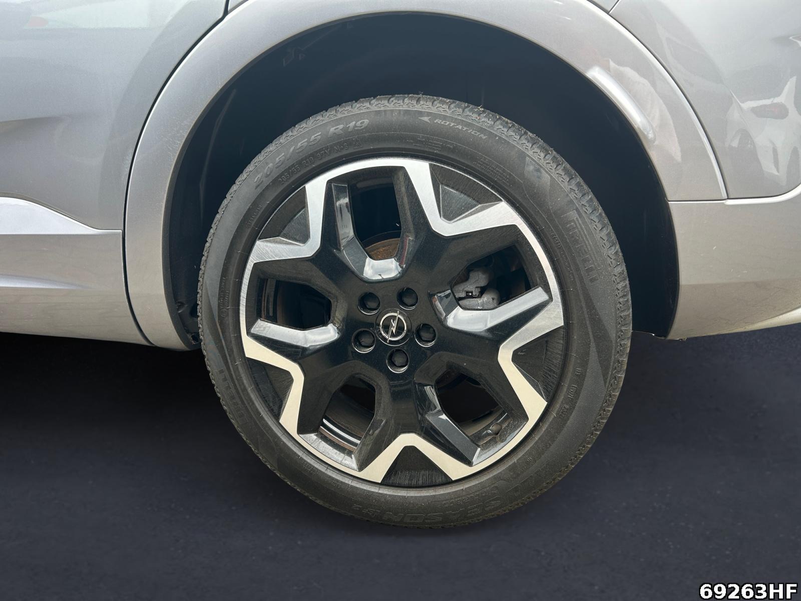 Fahrzeugabbildung Opel Grandland X 1.2 Turbo Ultimate (EURO 6d)