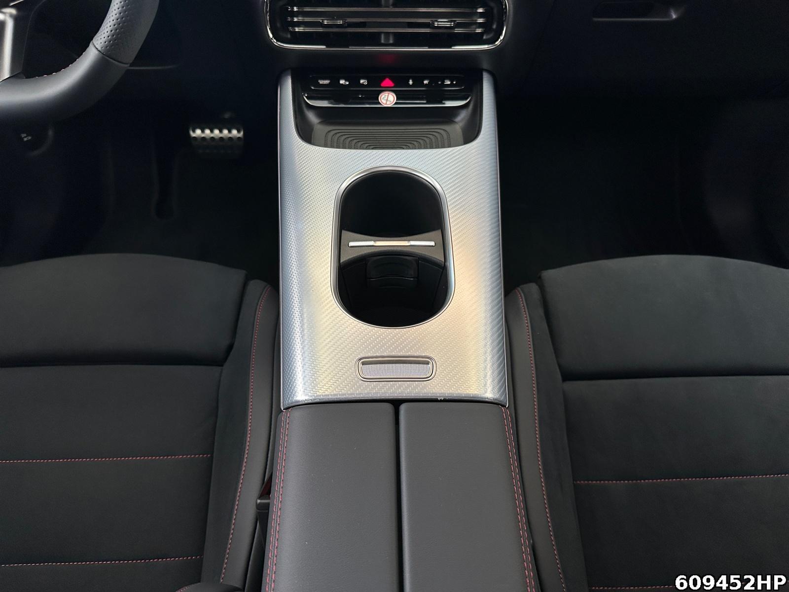 Fahrzeugabbildung Mercedes-Benz GLB 220 4MATIC +AHK+MULTIBEAM+7-SITZE+NIGHT+360°
