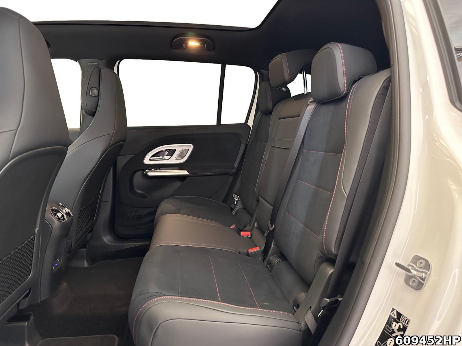 Fahrzeugabbildung Mercedes-Benz GLB 220 4MATIC +AHK+MULTIBEAM+7-SITZE+NIGHT+360°