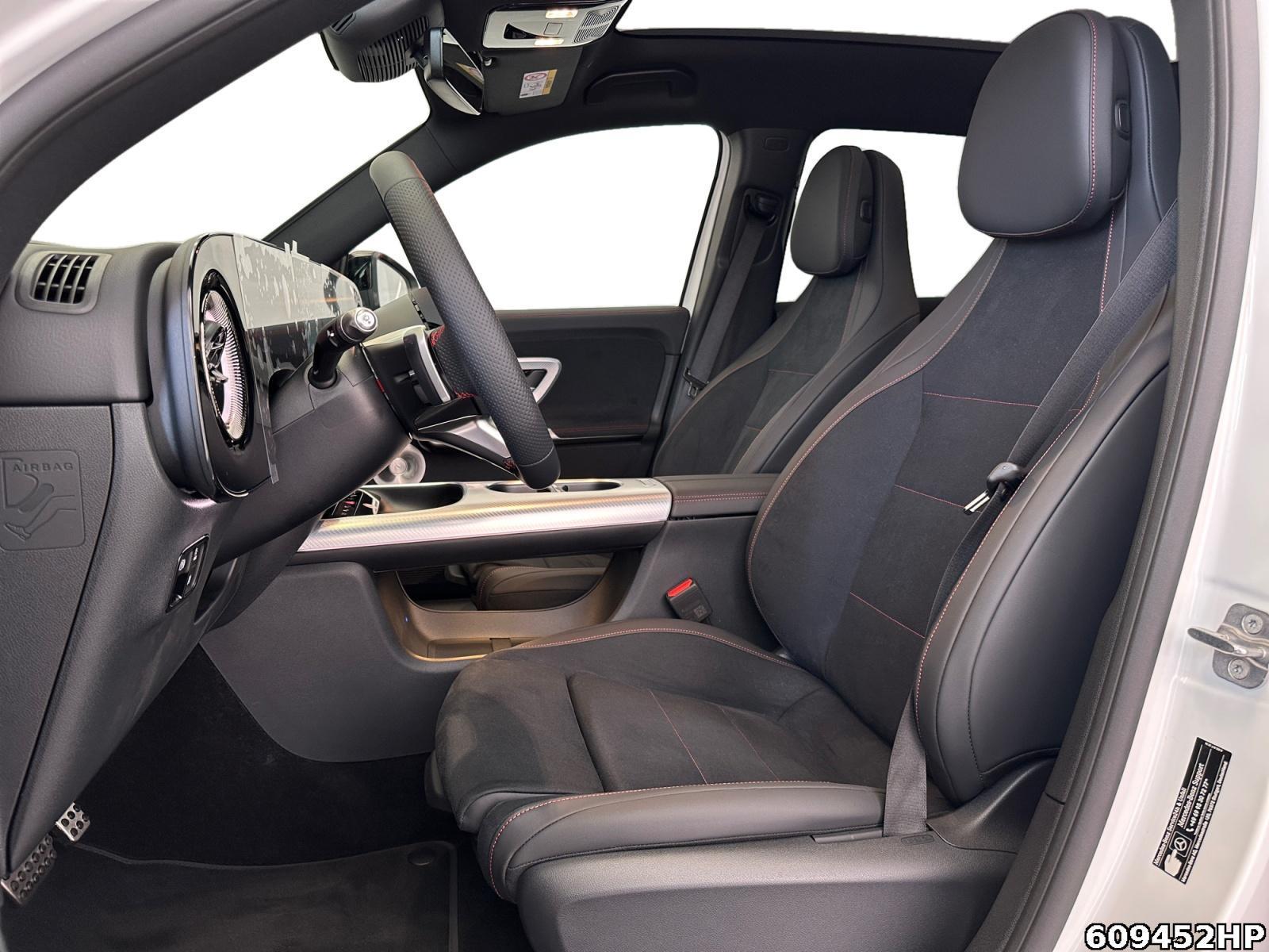 Fahrzeugabbildung Mercedes-Benz GLB 220 4MATIC +AHK+MULTIBEAM+7-SITZE+NIGHT+360°