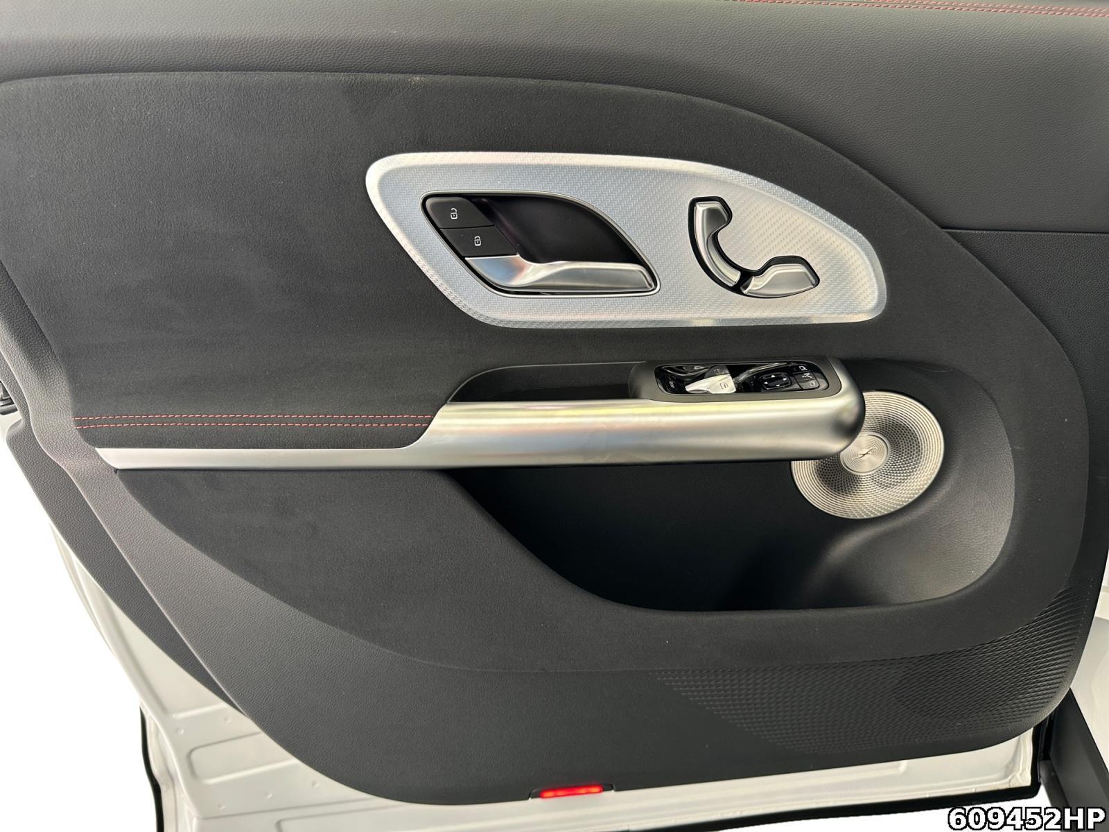 Fahrzeugabbildung Mercedes-Benz GLB 220 4MATIC +AHK+MULTIBEAM+7-SITZE+NIGHT+360°