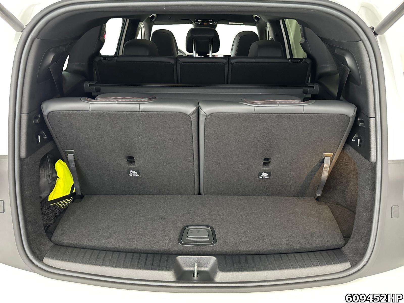 Fahrzeugabbildung Mercedes-Benz GLB 220 4MATIC +AHK+MULTIBEAM+7-SITZE+NIGHT+360°