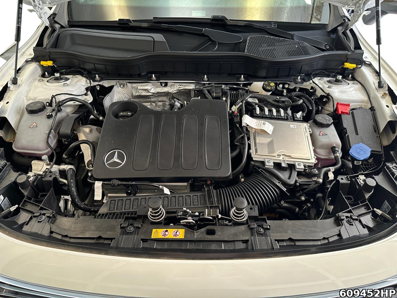 Fahrzeugabbildung Mercedes-Benz GLB 220 4MATIC +AHK+MULTIBEAM+7-SITZE+NIGHT+360°