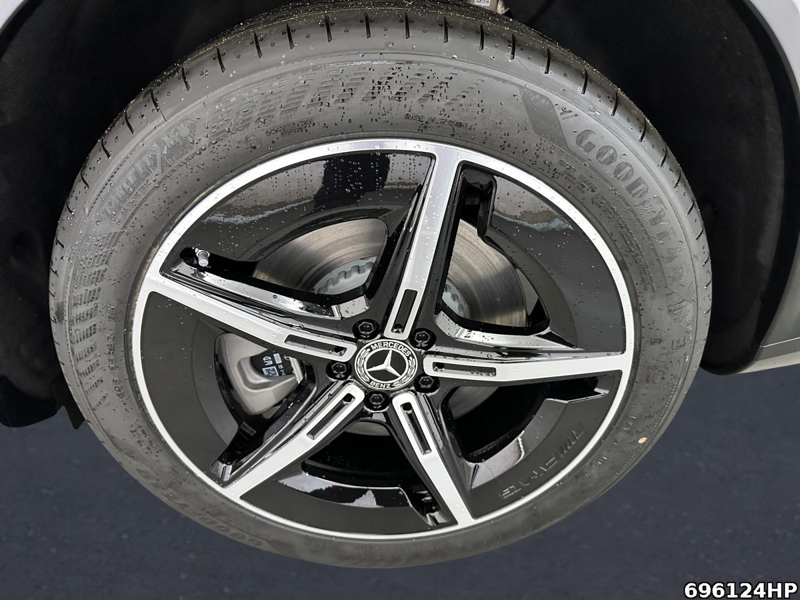 Fahrzeugabbildung Mercedes-Benz GLC 400 4MATIC +AMG+HUD+SKYCONTROL+MEMORY+