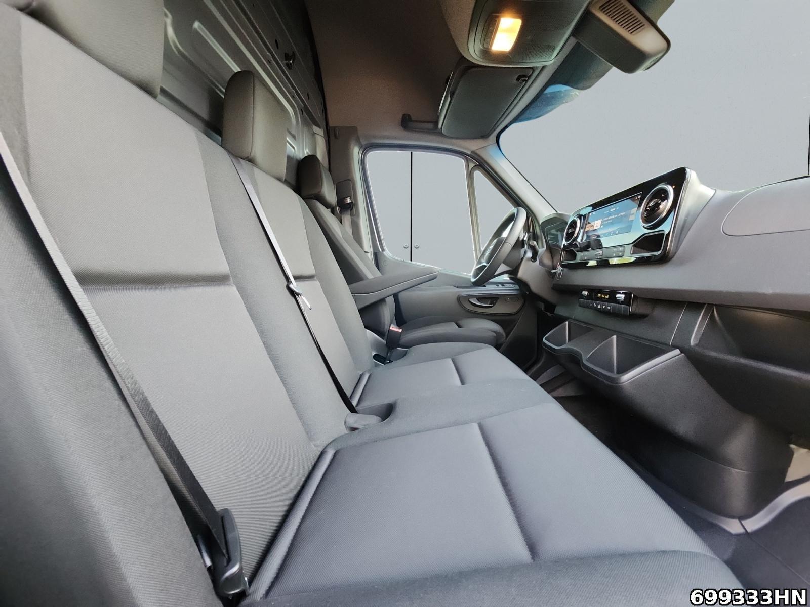 Fahrzeugabbildung Mercedes-Benz Sprinter 319 CDI Kasten PRO*4x4*L2H2*LED*AHK*