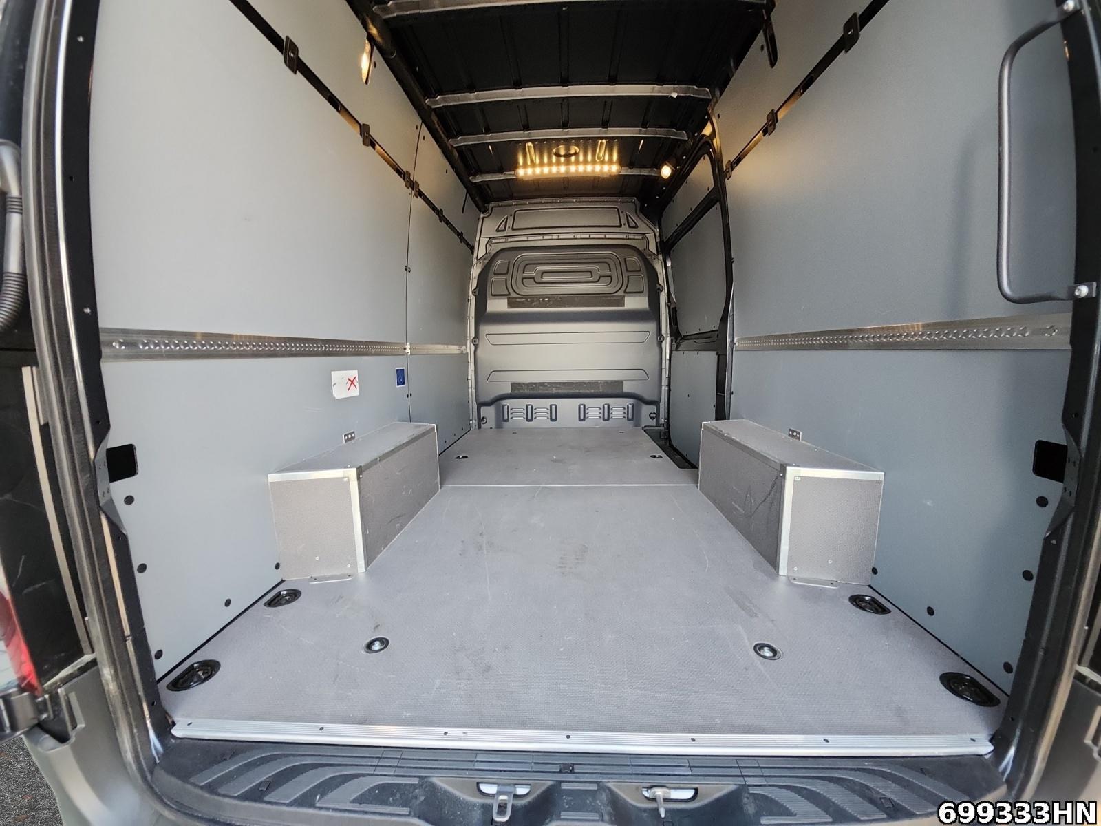 Fahrzeugabbildung Mercedes-Benz Sprinter 319 CDI Kasten PRO*4x4*L2H2*LED*AHK*