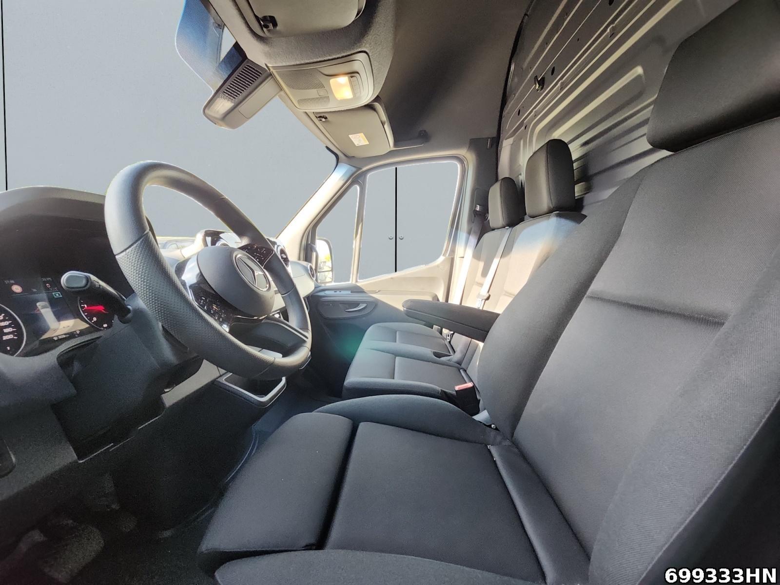Fahrzeugabbildung Mercedes-Benz Sprinter 319 CDI Kasten PRO*4x4*L2H2*LED*AHK*