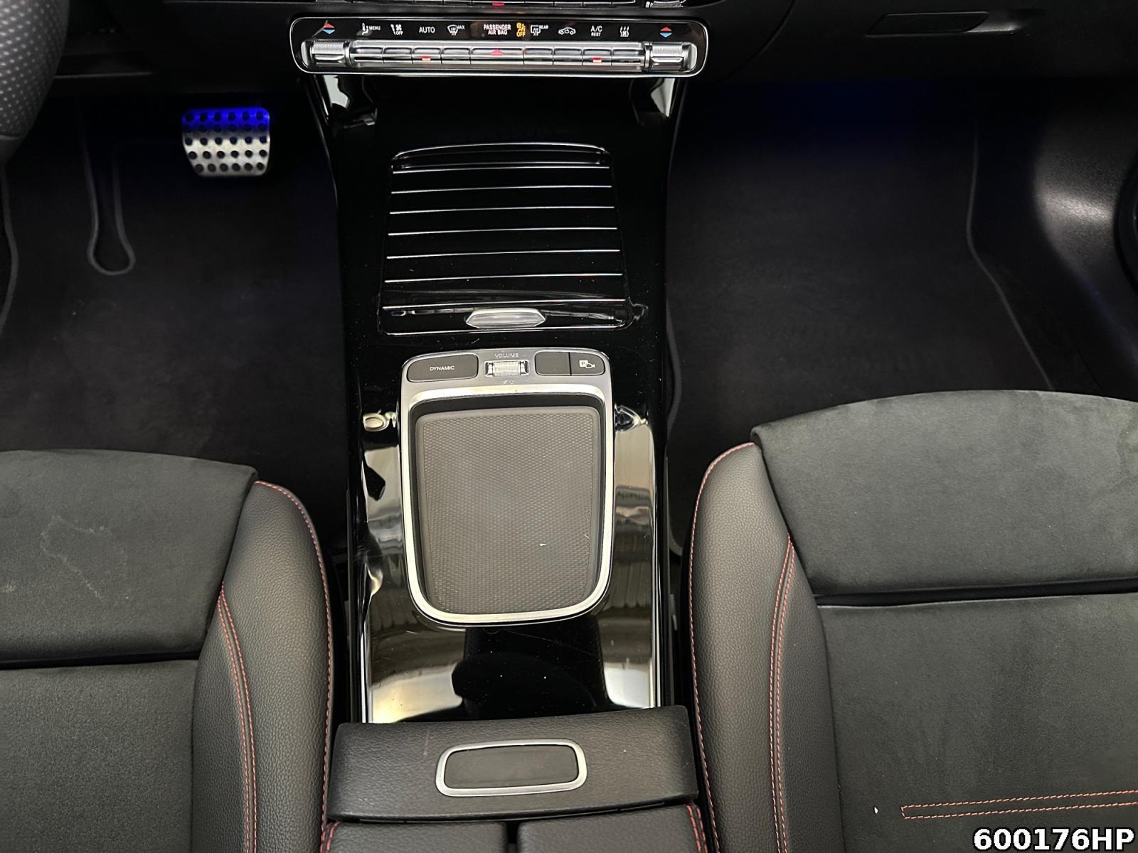 Fahrzeugabbildung Mercedes-Benz A 250 AMG Night Panorama Multibeam Burmester