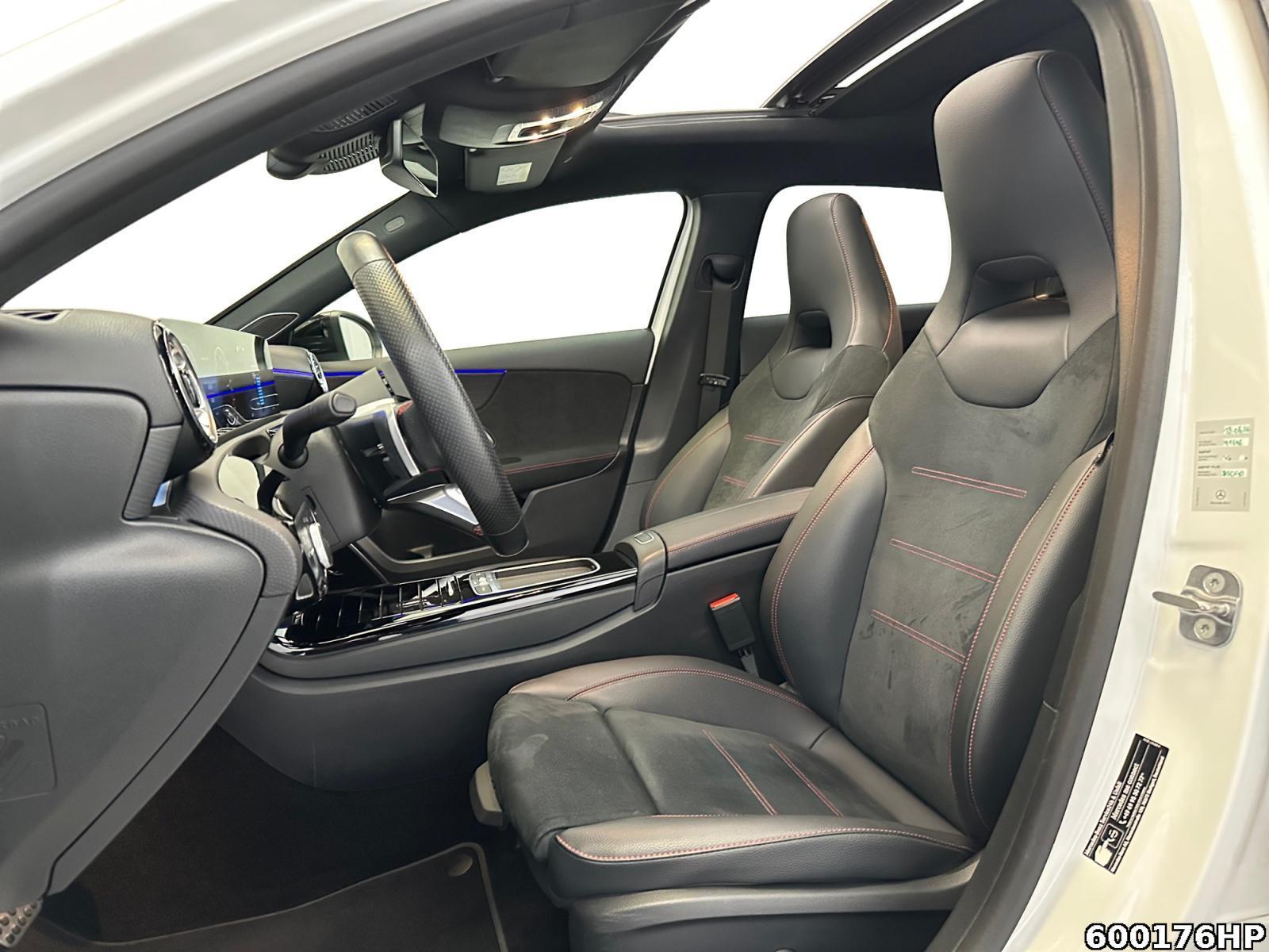 Fahrzeugabbildung Mercedes-Benz A 250 AMG Night Panorama Multibeam Burmester