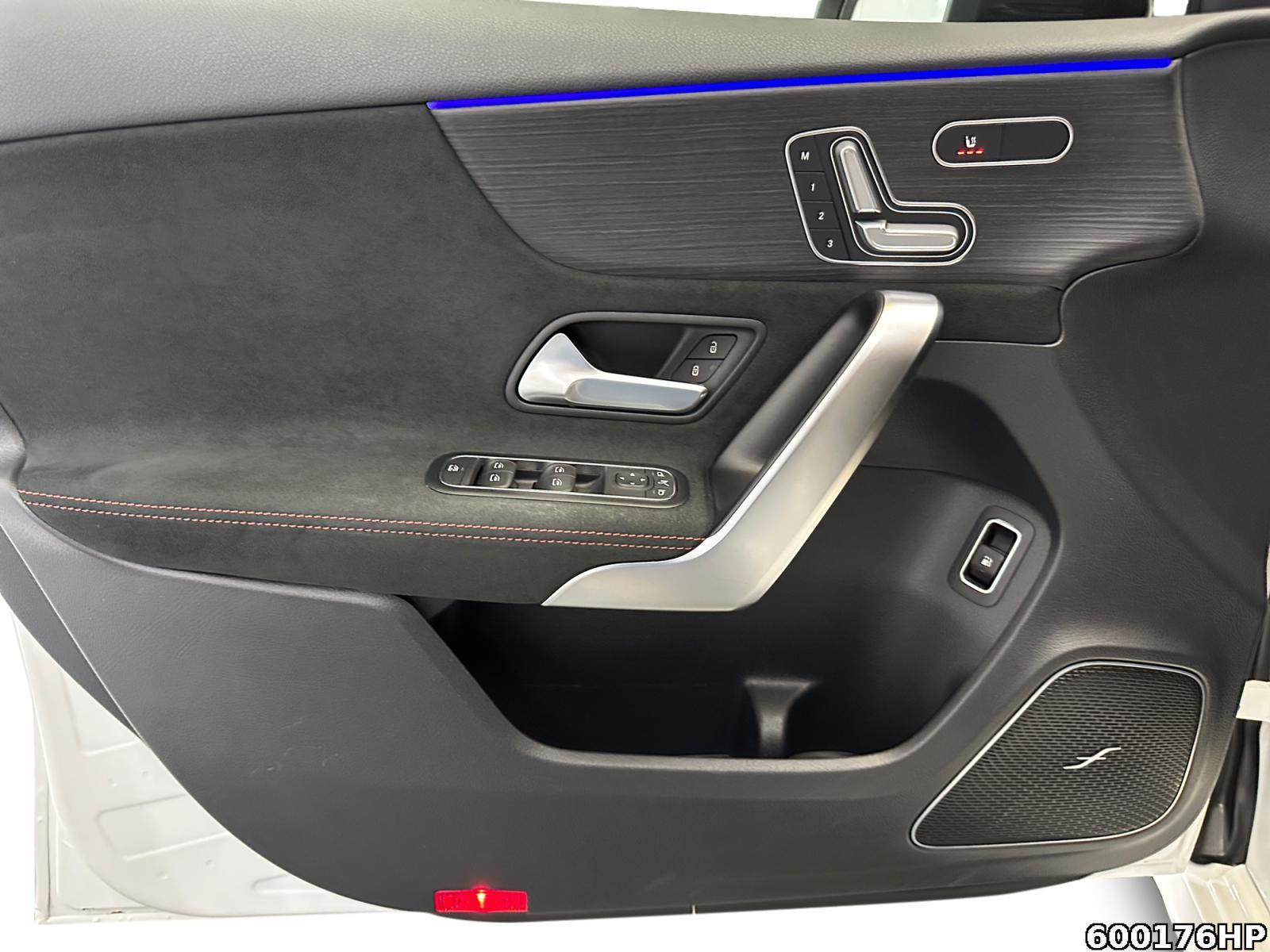 Fahrzeugabbildung Mercedes-Benz A 250 AMG Night Panorama Multibeam Burmester