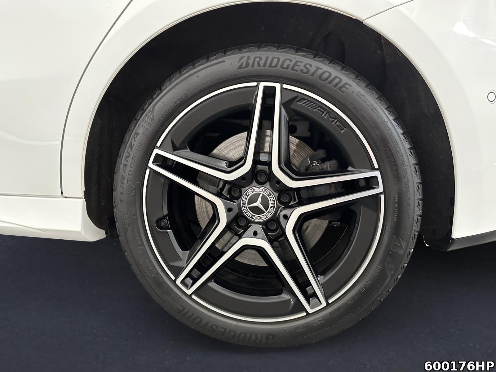 Fahrzeugabbildung Mercedes-Benz A 250 AMG Night Panorama Multibeam Burmester