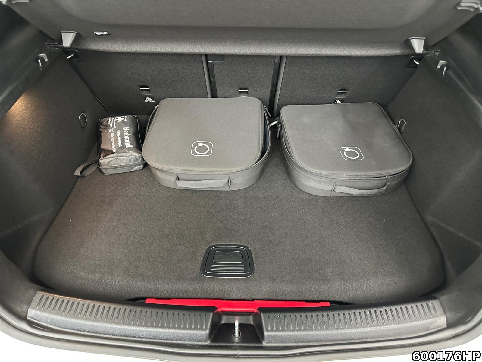 Fahrzeugabbildung Mercedes-Benz A 250 AMG Night Panorama Multibeam Burmester