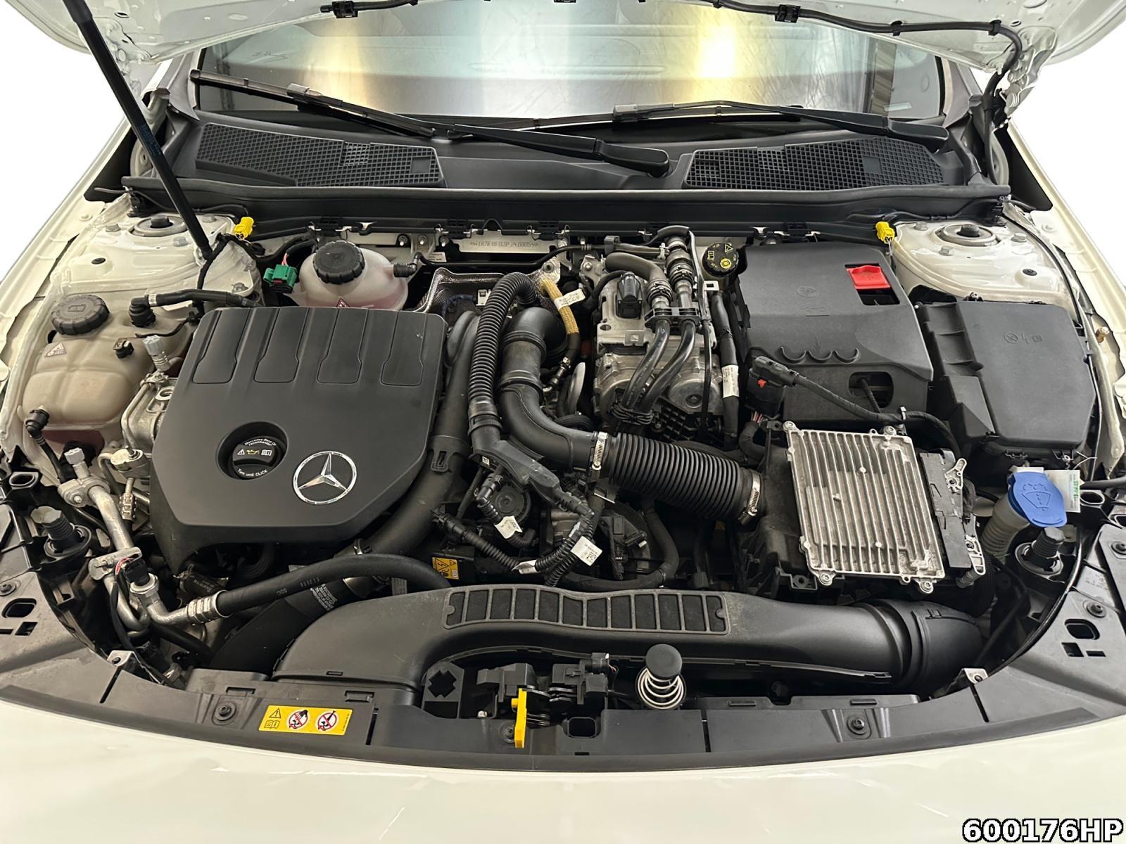 Fahrzeugabbildung Mercedes-Benz A 250 AMG Night Panorama Multibeam Burmester