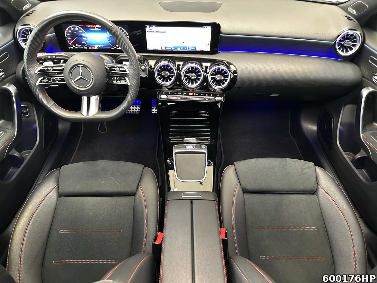 Fahrzeugabbildung Mercedes-Benz A 250 AMG Night Panorama Multibeam Burmester