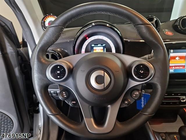 Fahrzeugabbildung Smart ForTwo EQ coupé Panorama LED Navi Kamera PTS SHZ