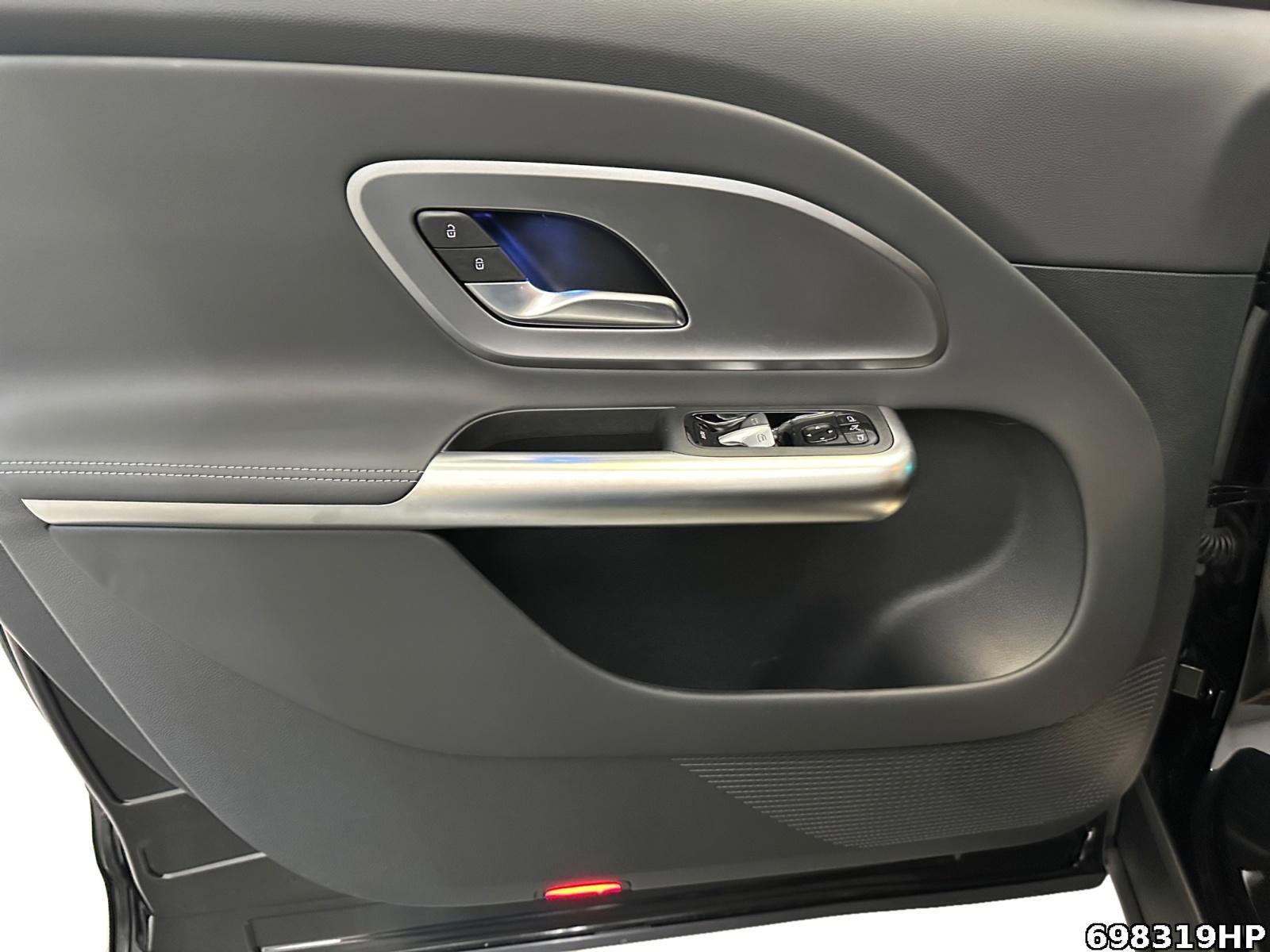 Fahrzeugabbildung Mercedes-Benz GLB 180 +AHK+NIGHT+MULTIBEAM+KEYLESS+WINTERPAK+
