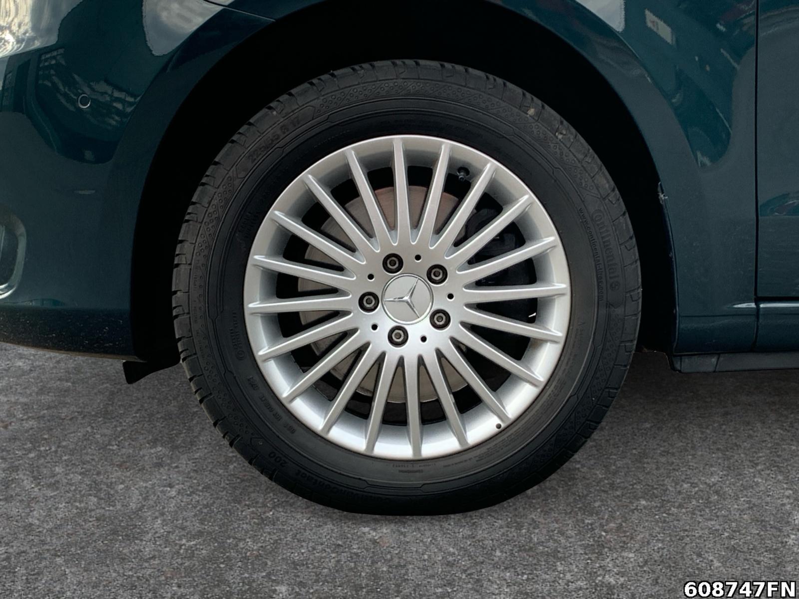 Fahrzeugabbildung Mercedes-Benz Vito 119 TOURER 4x4 K *DISTRONIC*AHK*STANDHEIZ*