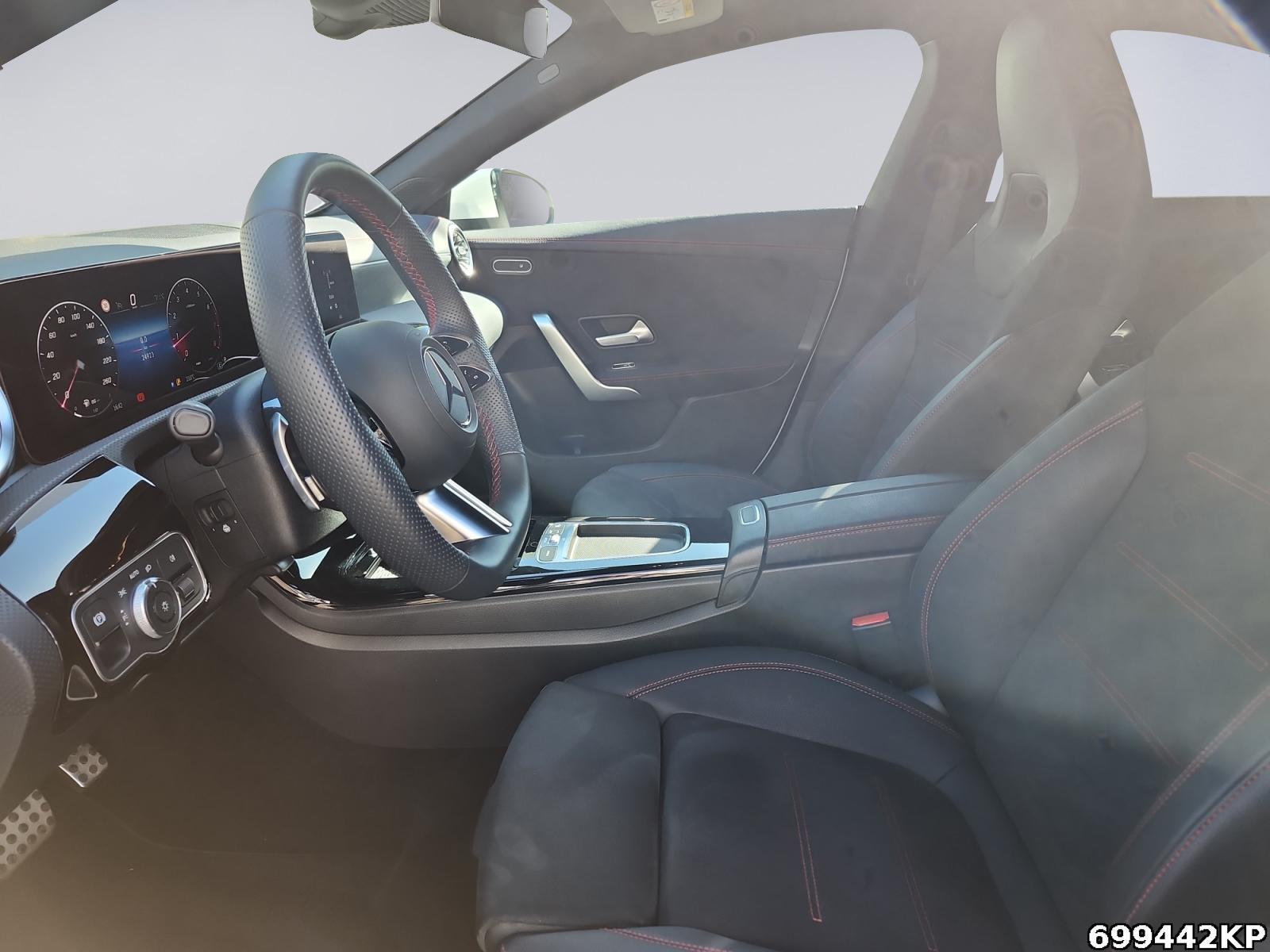 Fahrzeugabbildung Mercedes-Benz CLA 200 AMG AHK Ambiente KEYLESS LED CarPlay 19