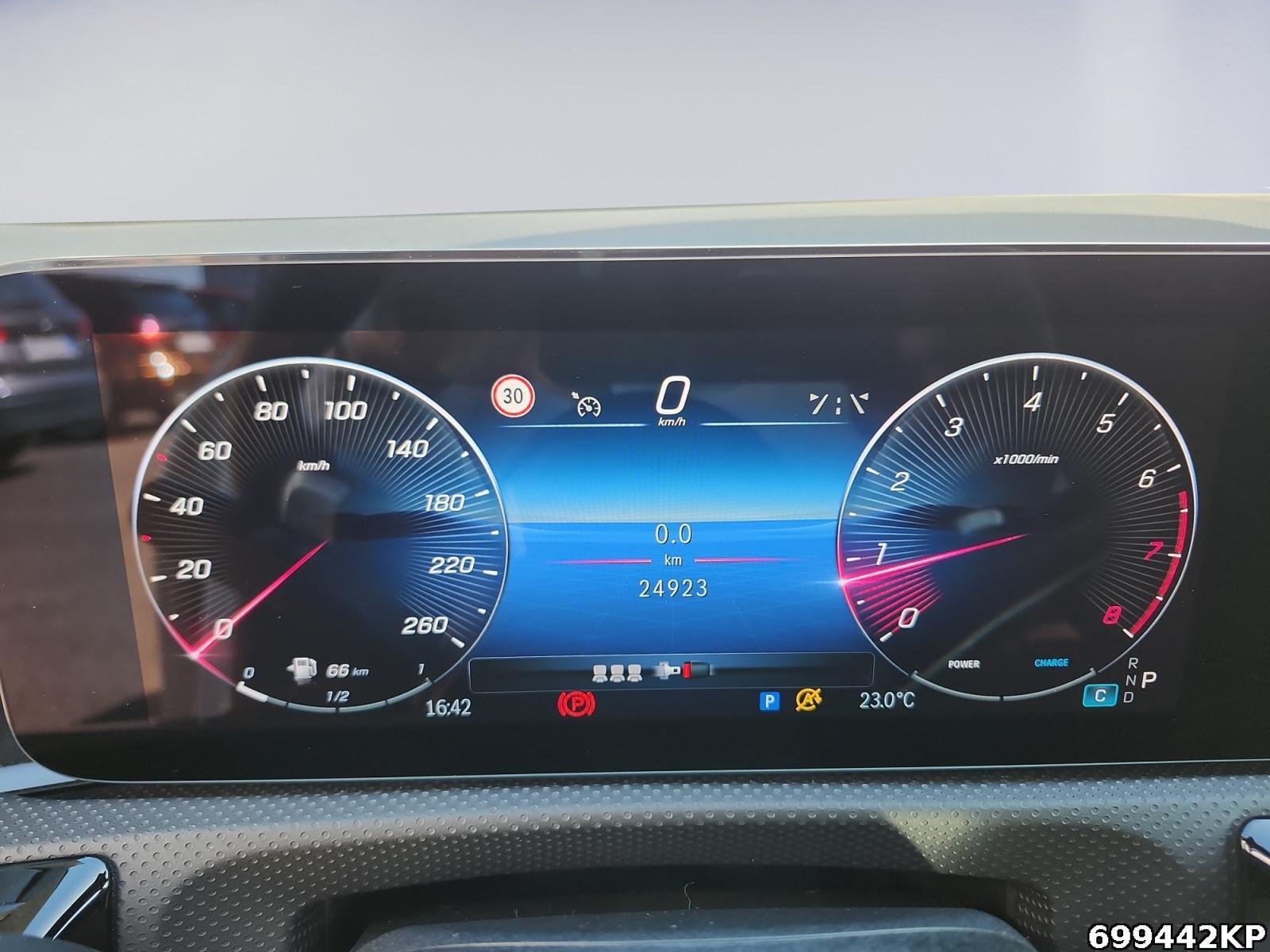 Fahrzeugabbildung Mercedes-Benz CLA 200 AMG AHK Ambiente KEYLESS LED CarPlay 19