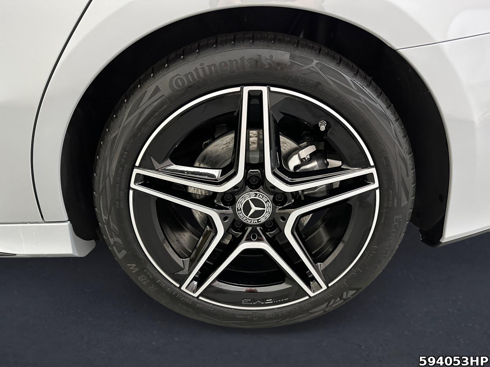 Fahrzeugabbildung Mercedes-Benz A 200 Limousine +AMG+STANDHZG+KAMERA+AHK+NIGHT++