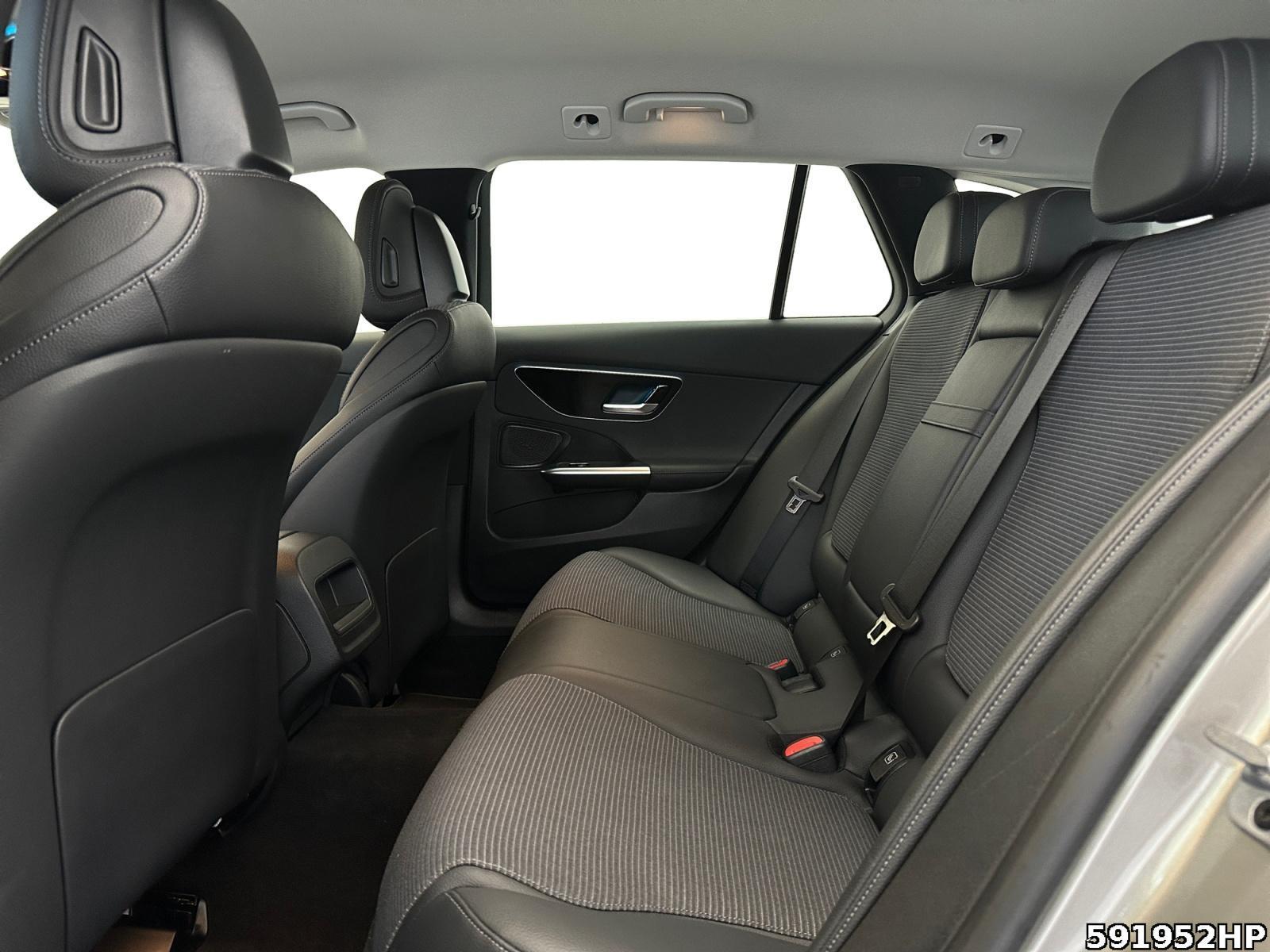 Fahrzeugabbildung Mercedes-Benz C 180 T Avantgarde AHK Rückfahrk. Ambientebel.