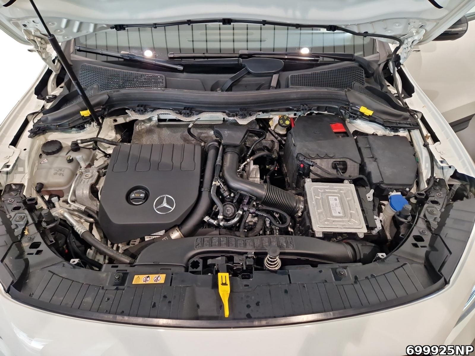 Fahrzeugabbildung Mercedes-Benz GLA 180 Progressive Night Panorama Ambi