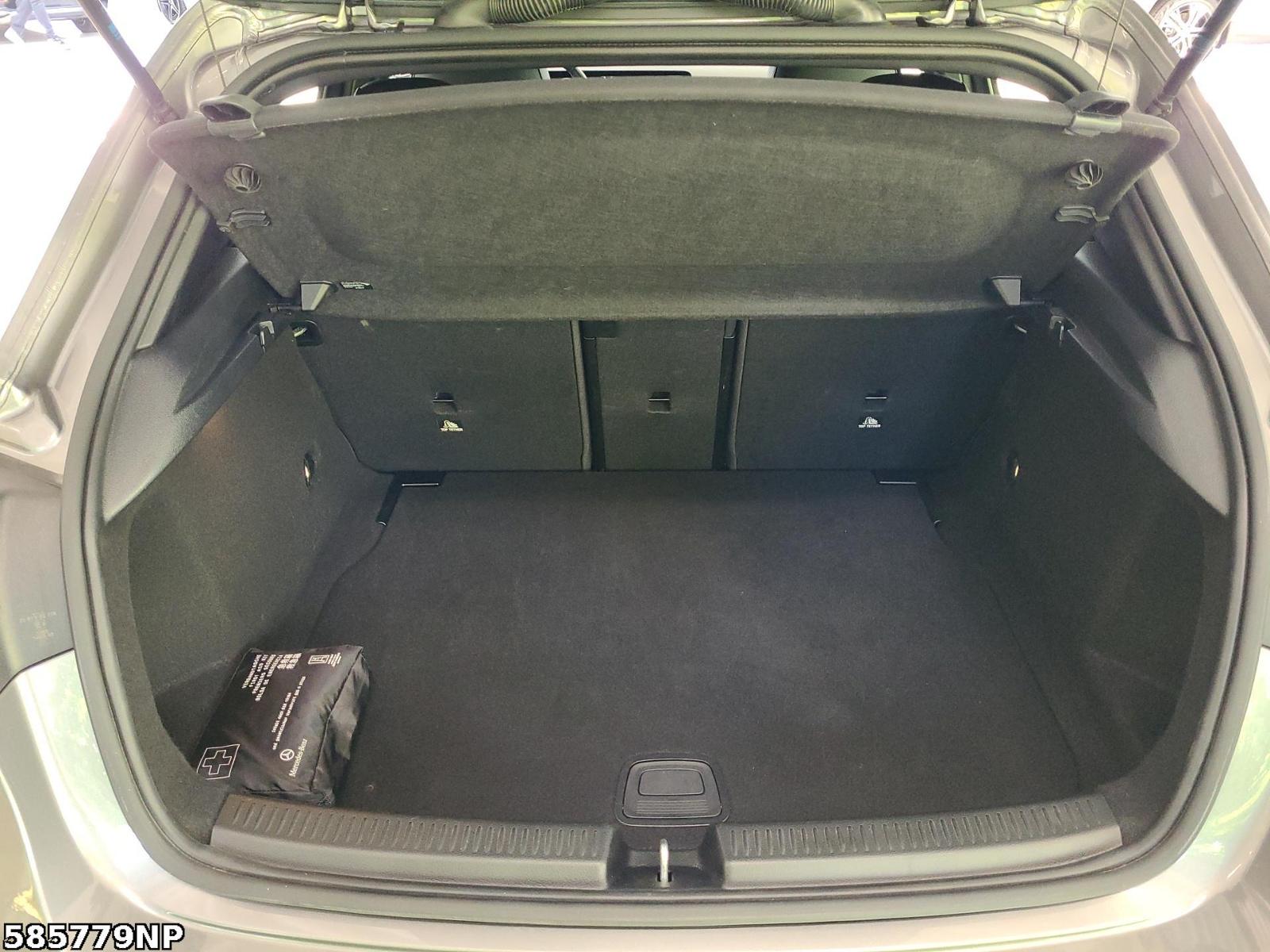 Fahrzeugabbildung Mercedes-Benz A 180 AMG TotwinkelAssyst. Ambiente Keyless