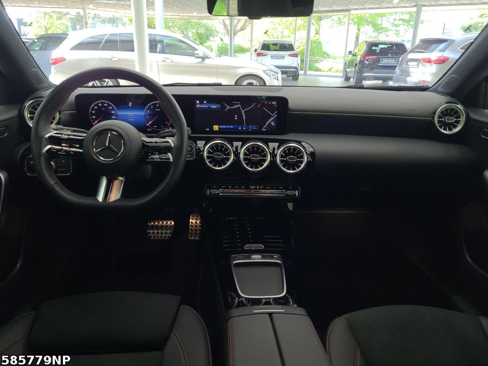 Fahrzeugabbildung Mercedes-Benz A 180 AMG TotwinkelAssyst. Ambiente Keyless