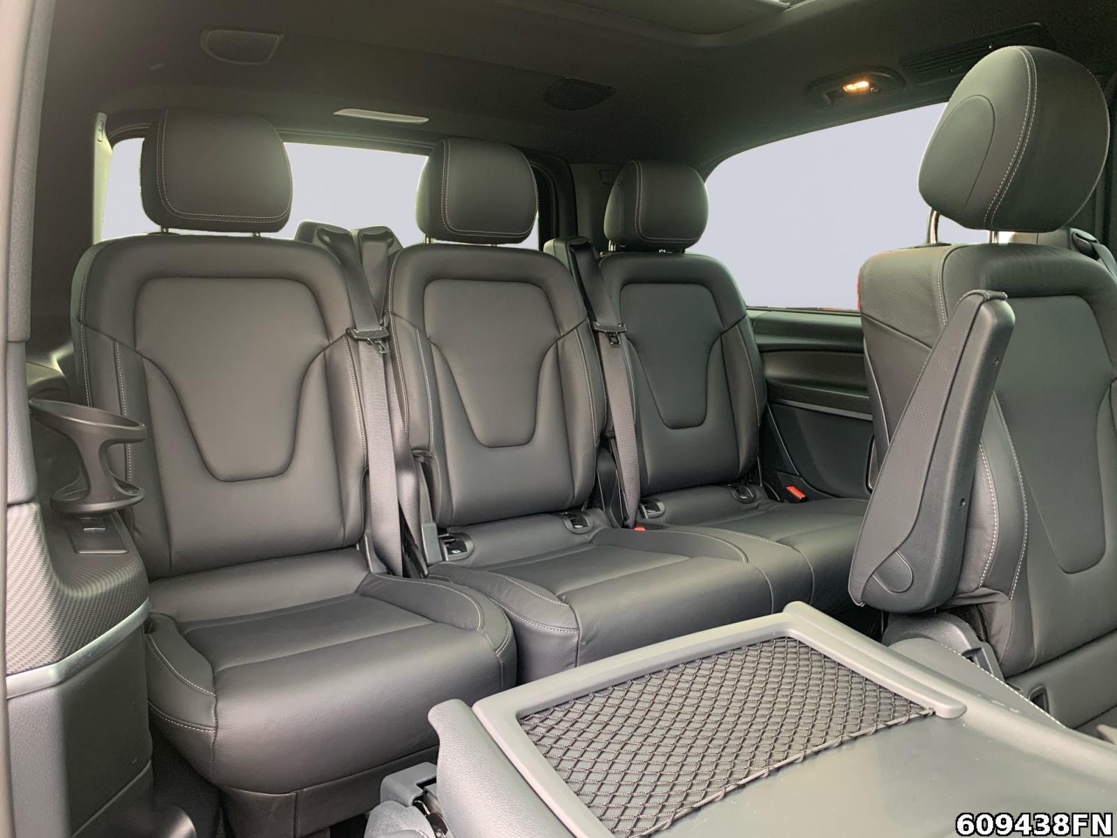 Fahrzeugabbildung Mercedes-Benz V 300 AVG/L AMG PANO-DACH*AIRMATIC*STANDHEIZ*AHK