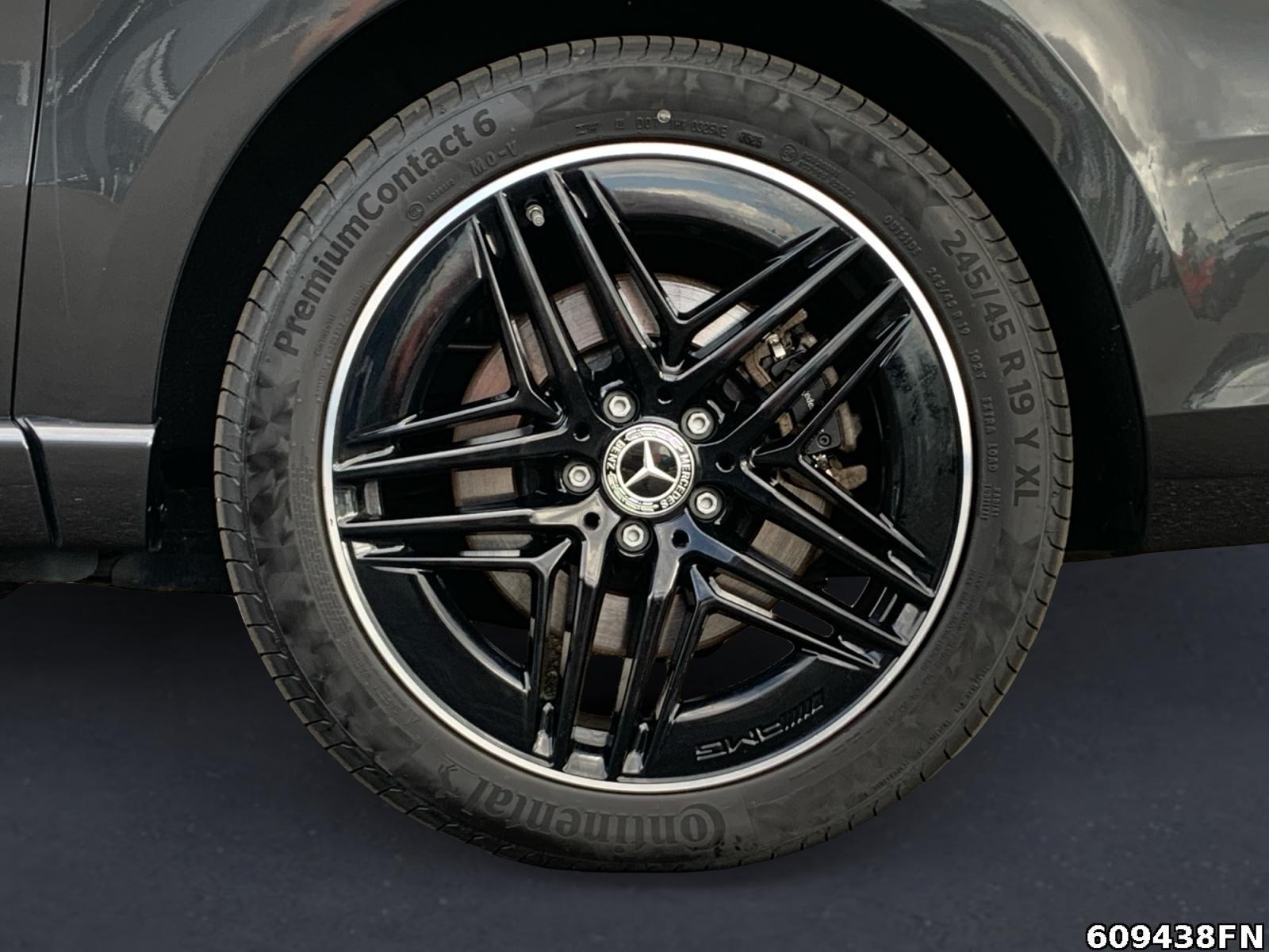 Fahrzeugabbildung Mercedes-Benz V 300 AVG/L AMG PANO-DACH*AIRMATIC*STANDHEIZ*AHK