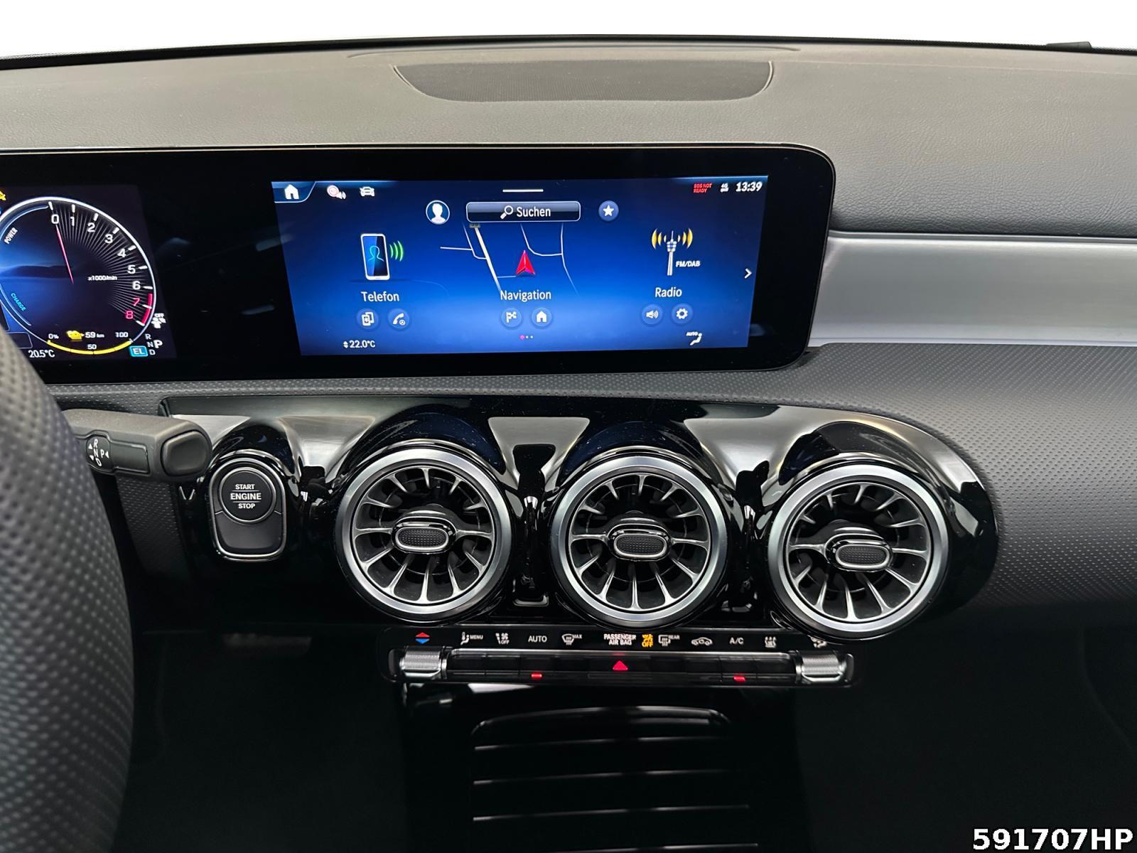 Fahrzeugabbildung Mercedes-Benz A 250 AMG Pano Ambiente Keyless Kamera 18