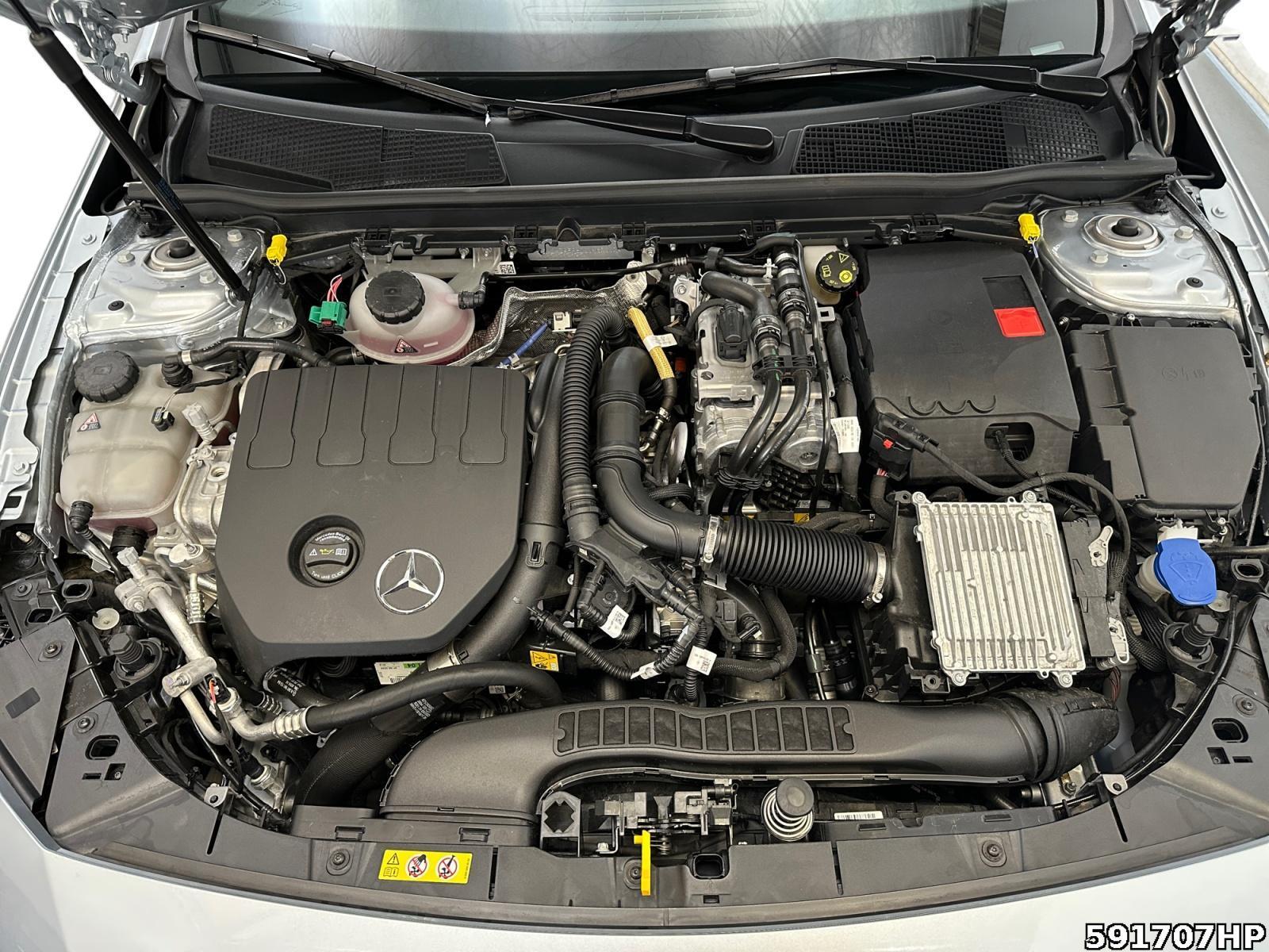 Fahrzeugabbildung Mercedes-Benz A 250 AMG Pano Ambiente Keyless Kamera 18