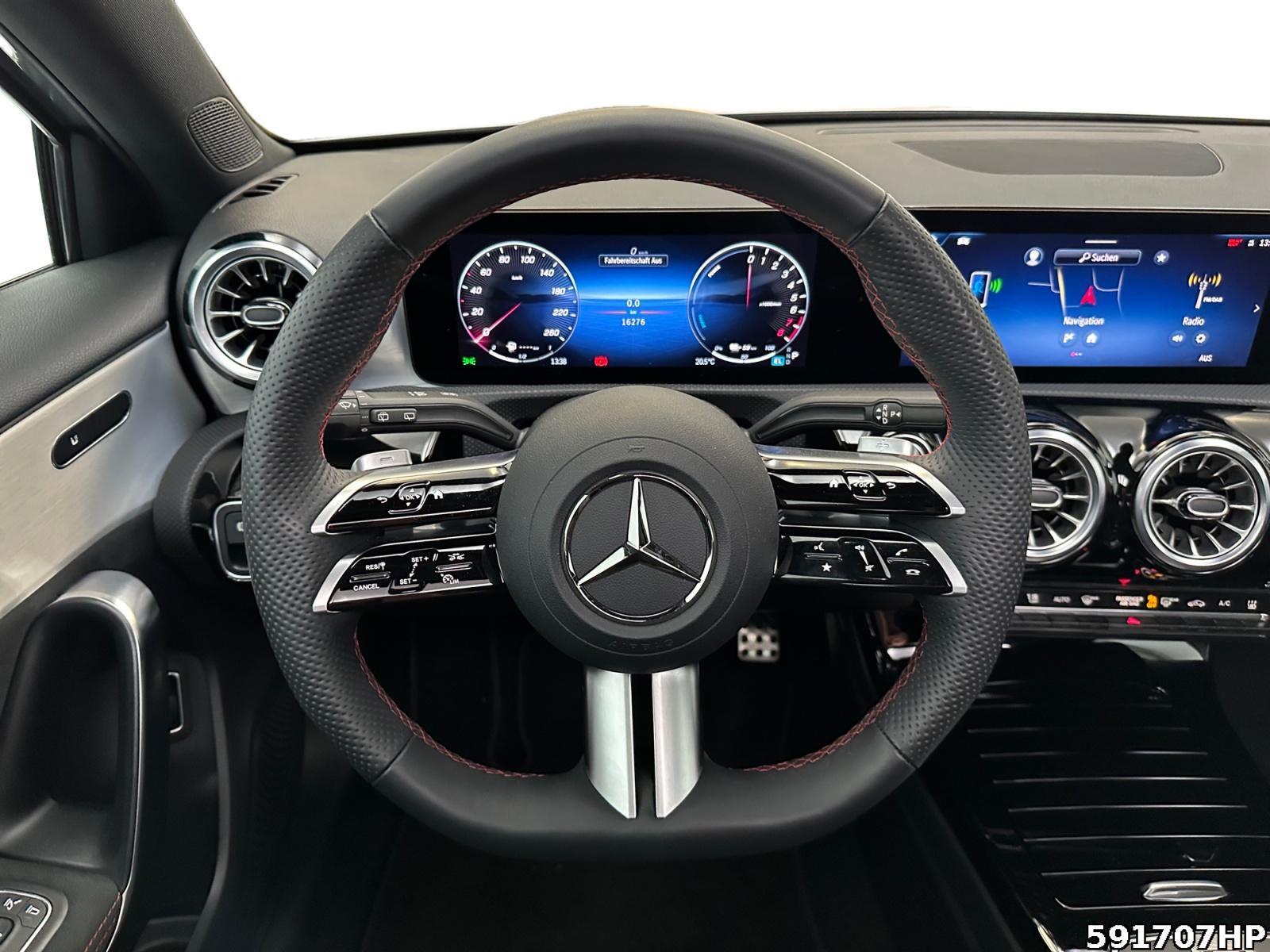 Fahrzeugabbildung Mercedes-Benz A 250 AMG Pano Ambiente Keyless Kamera 18