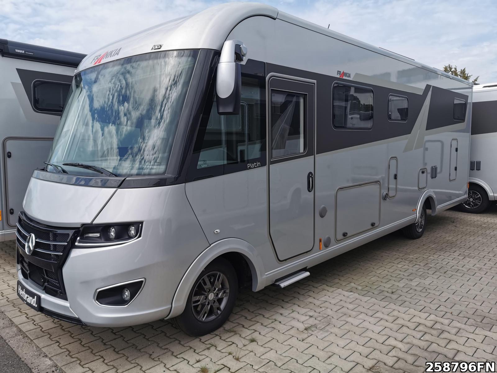 Fahrzeugabbildung Frankia Platin 8400 GD Silber **AKTION**